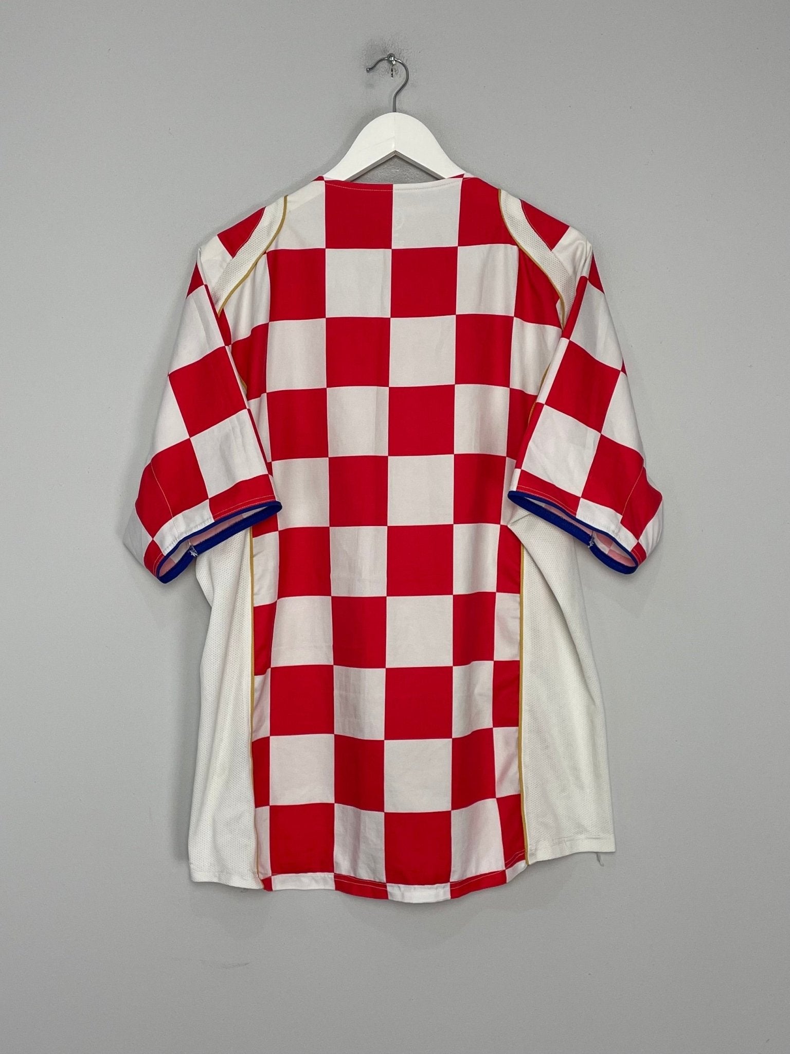 Shop 2004/06 CROATIA HOME SHIRT (L) NIKE, classic football shirts, vintage football shirts & retro soccer jerseys at Cult Kits
