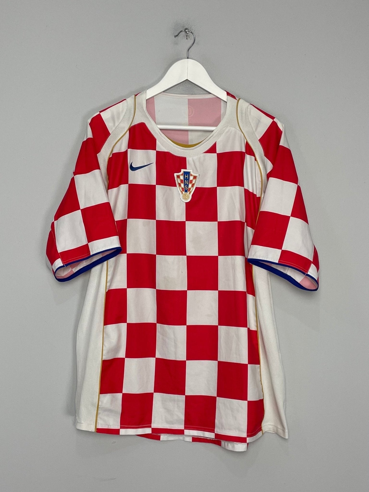 Shop 2004/06 CROATIA HOME SHIRT (L) NIKE, classic football shirts, vintage football shirts & retro soccer jerseys at Cult Kits