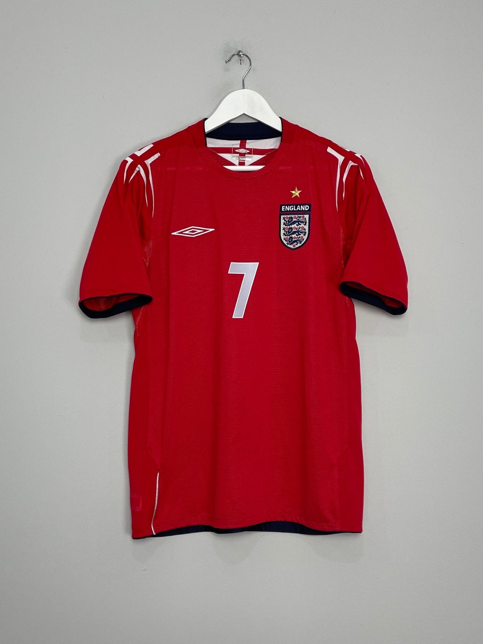 Shop 2004/06 ENGLAND BECKHAM #7 AWAY SHIRT (M) UMBRO, classic football shirts, vintage football shirts & retro soccer jerseys at Cult Kits