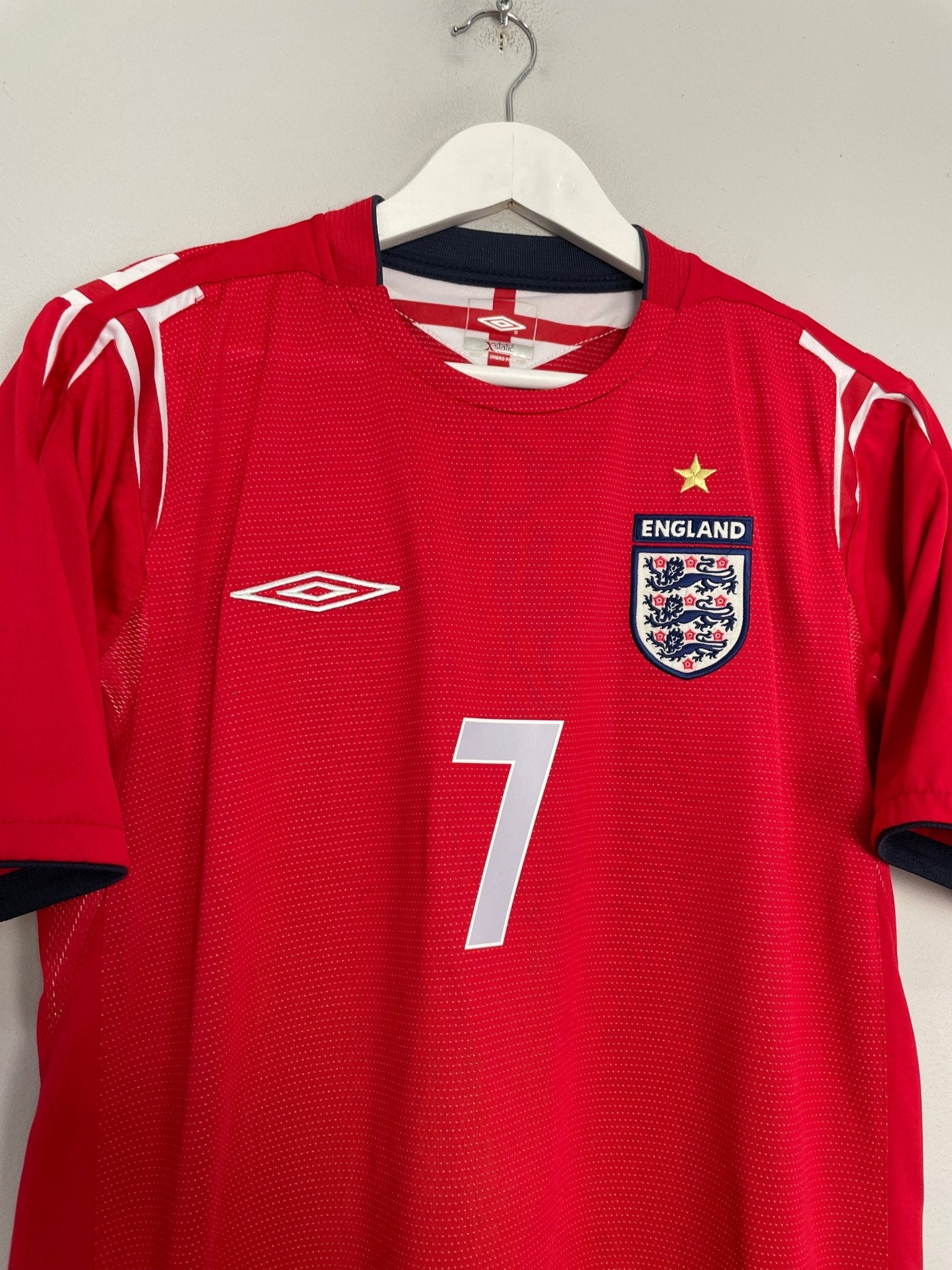 Shop 2004/06 ENGLAND BECKHAM #7 AWAY SHIRT (M) UMBRO, classic football shirts, vintage football shirts & retro soccer jerseys at Cult Kits