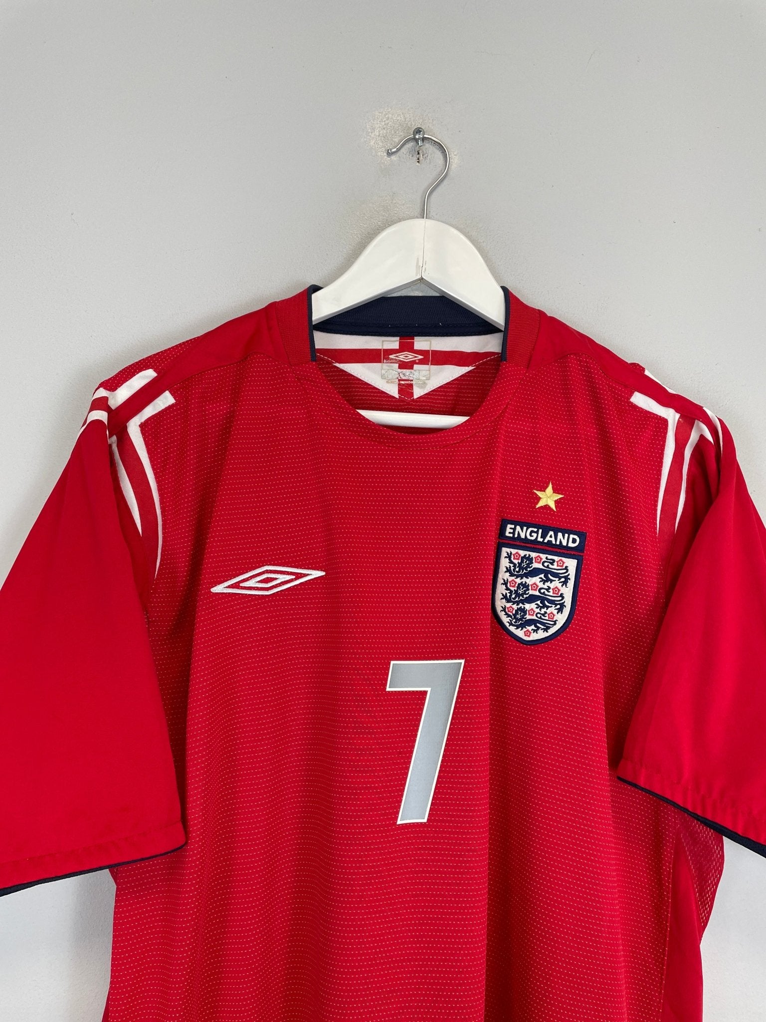 Shop 2004/06 ENGLAND BECKHAM #7 AWAY SHIRT (XL) UMBRO, classic football shirts, vintage football shirts & retro soccer jerseys at Cult Kits