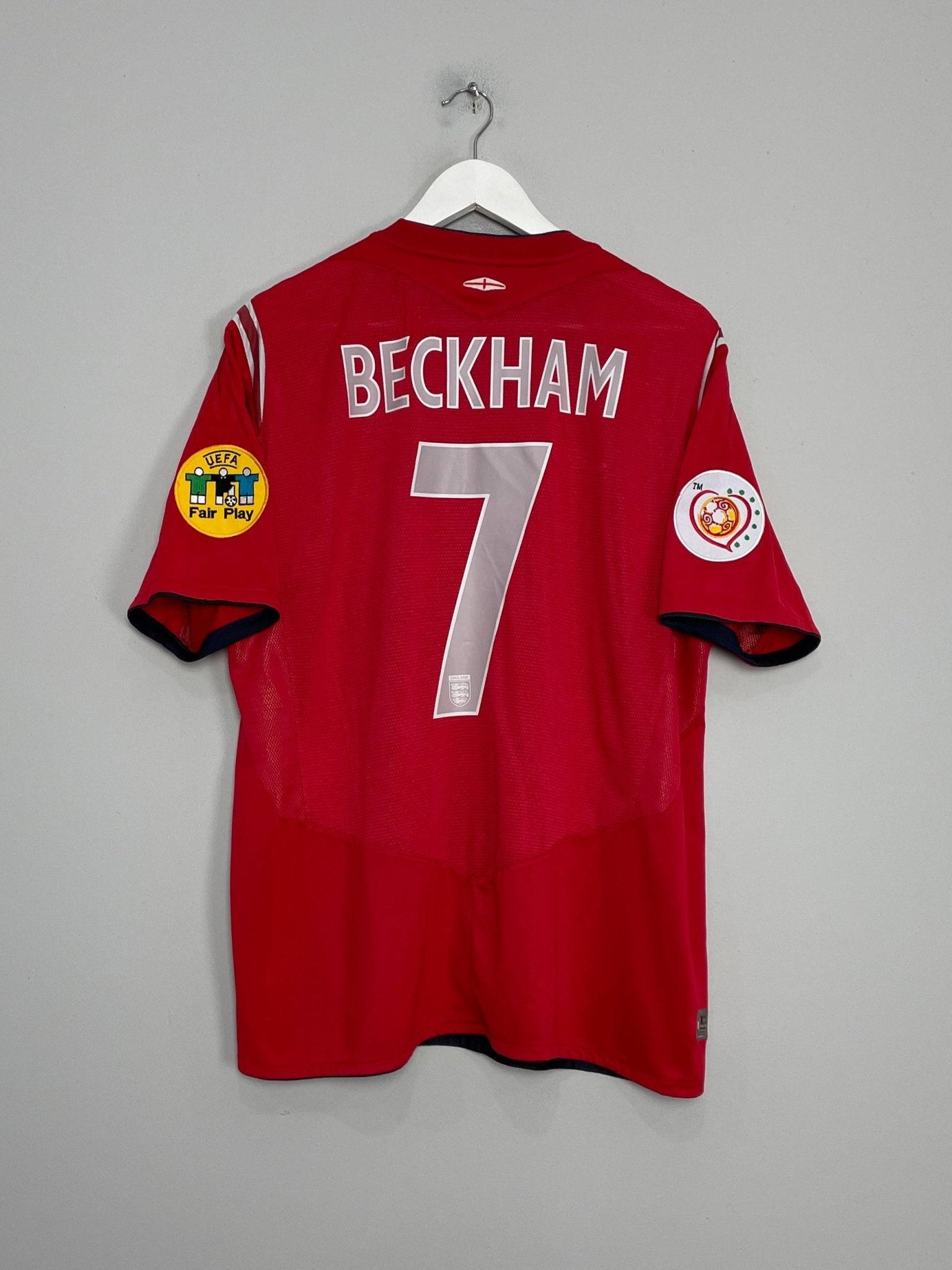 Shop 2004/06 ENGLAND BECKHAM #7 AWAY SHIRT (XL) UMBRO, classic football shirts, vintage football shirts & retro soccer jerseys at Cult Kits
