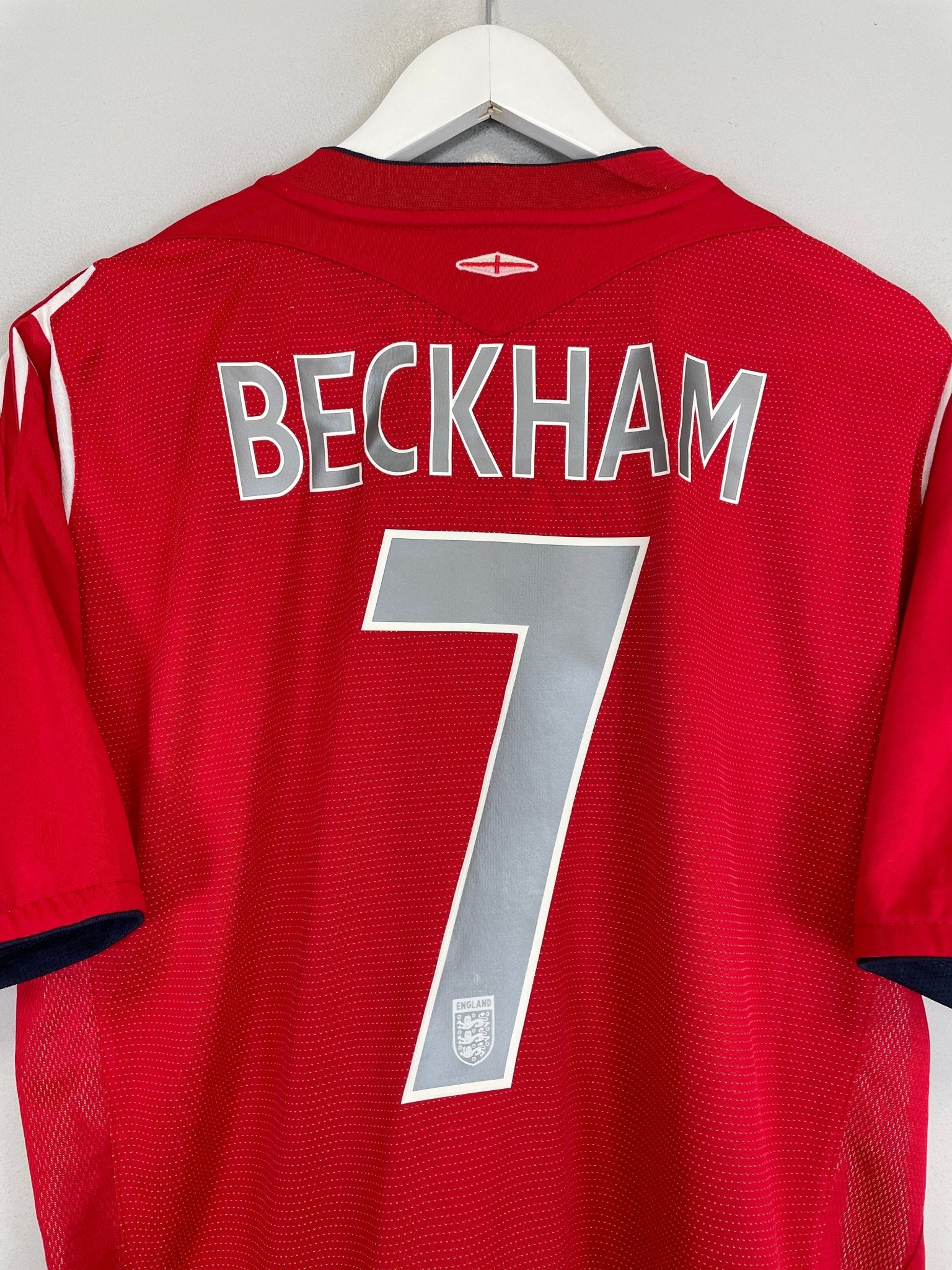 Shop 2004/06 ENGLAND BECKHAM #7 AWAY SHIRT (XL) UMBRO, classic football shirts, vintage football shirts & retro soccer jerseys at Cult Kits