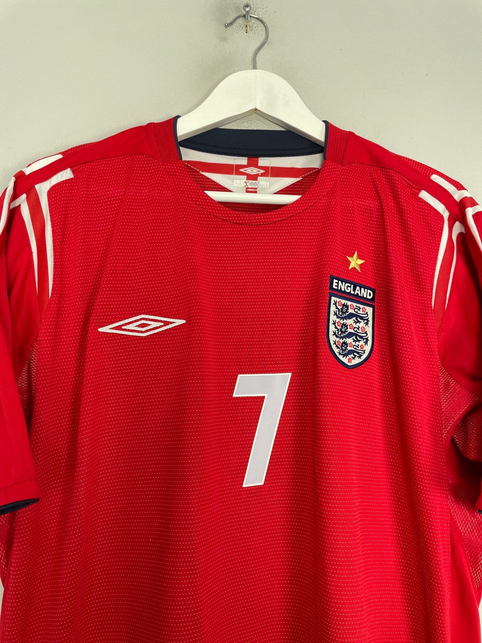 Shop 2004/06 ENGLAND BECKHAM #7 AWAY SHIRT (XL) UMBRO, classic football shirts, vintage football shirts & retro soccer jerseys at Cult Kits