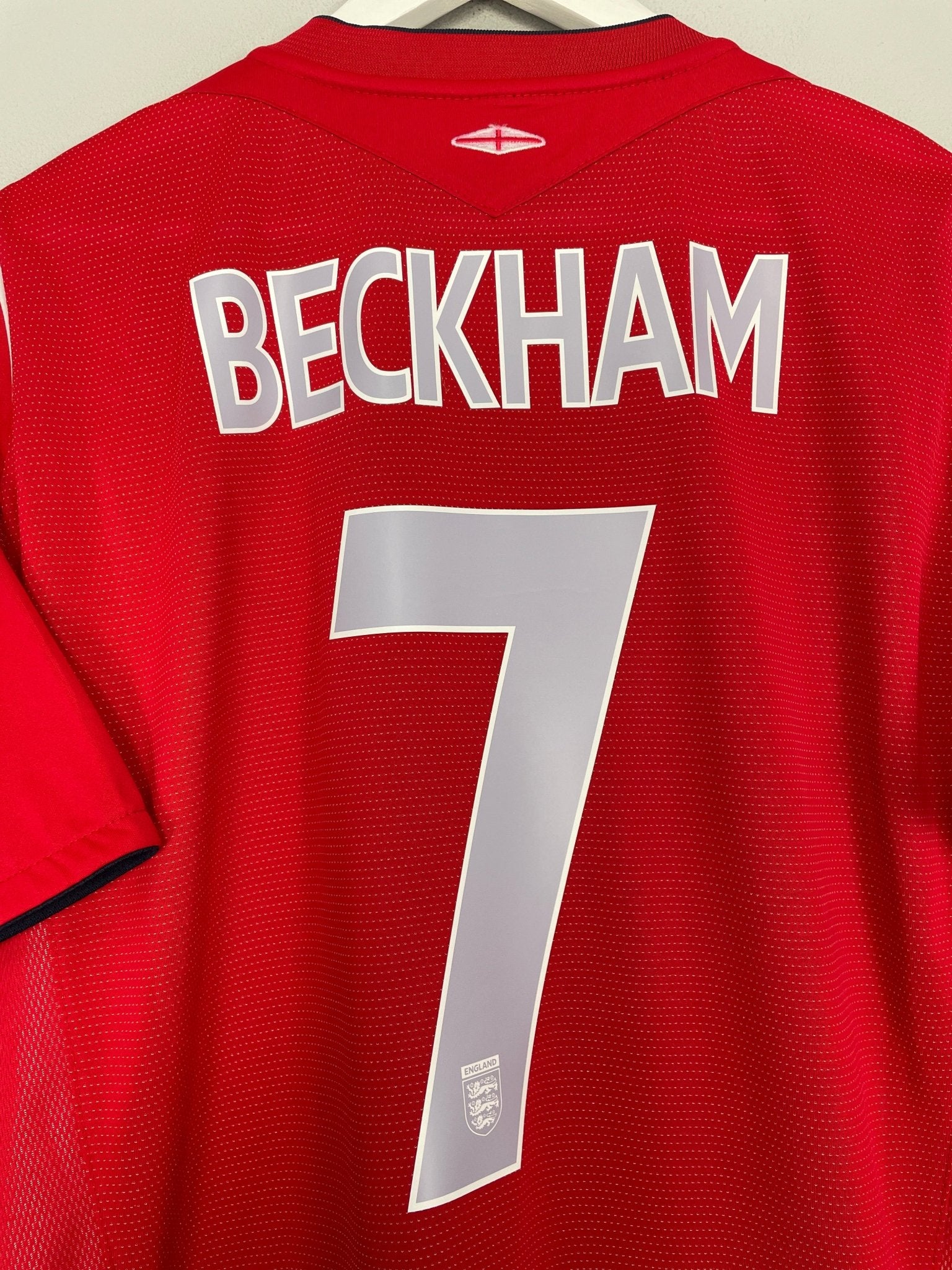 Shop 2004/06 ENGLAND BECKHAM #7 AWAY SHIRT (XL) UMBRO, classic football shirts, vintage football shirts & retro soccer jerseys at Cult Kits