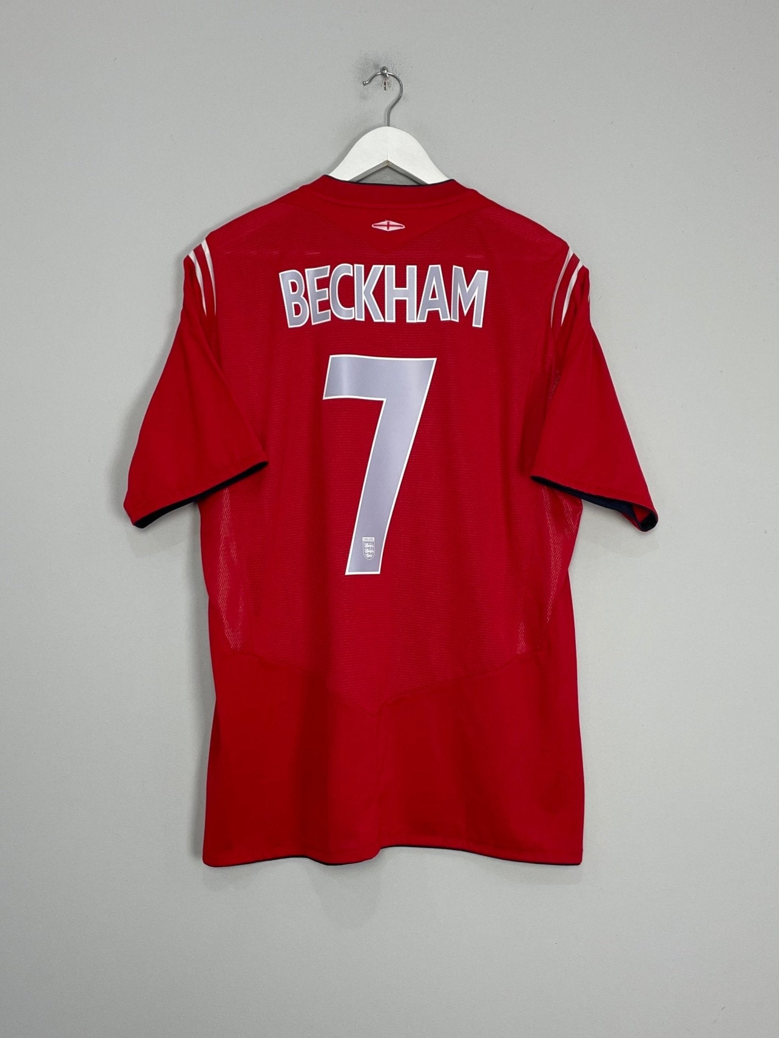 Shop 2004/06 ENGLAND BECKHAM #7 AWAY SHIRT (XL) UMBRO, classic football shirts, vintage football shirts & retro soccer jerseys at Cult Kits