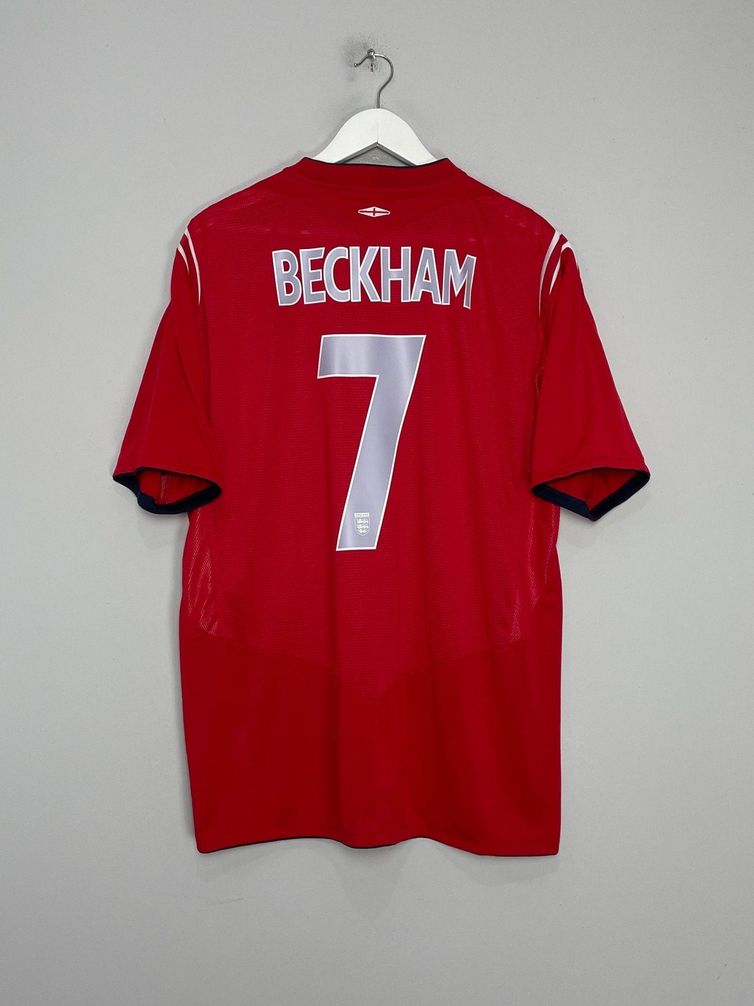 Shop 2004/06 ENGLAND BECKHAM #7 AWAY SHIRT (XXL) UMBRO, classic football shirts, vintage football shirts & retro soccer jerseys at Cult Kits