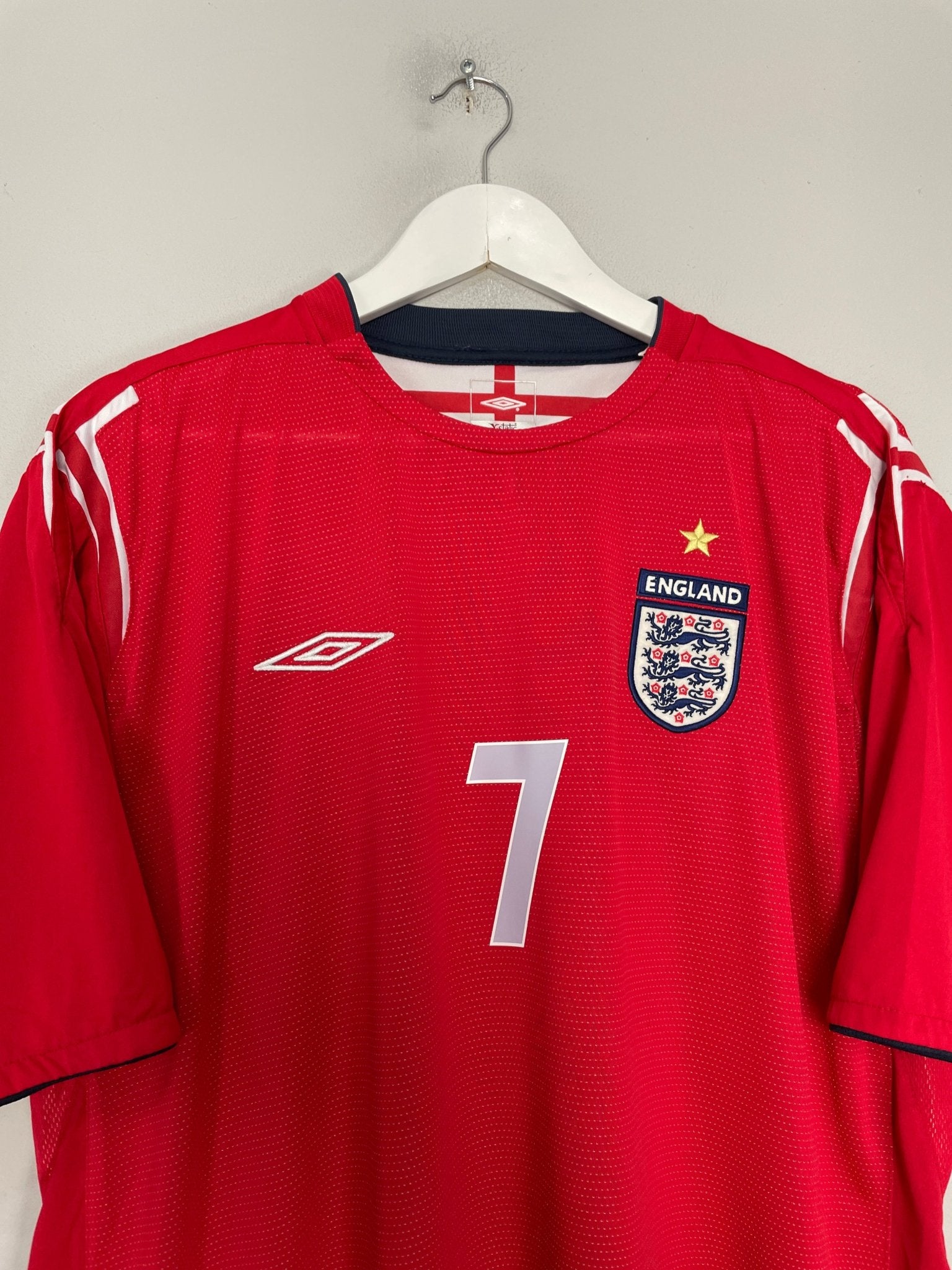 Shop 2004/06 ENGLAND BECKHAM #7 AWAY SHIRT (XXL) UMBRO, classic football shirts, vintage football shirts & retro soccer jerseys at Cult Kits