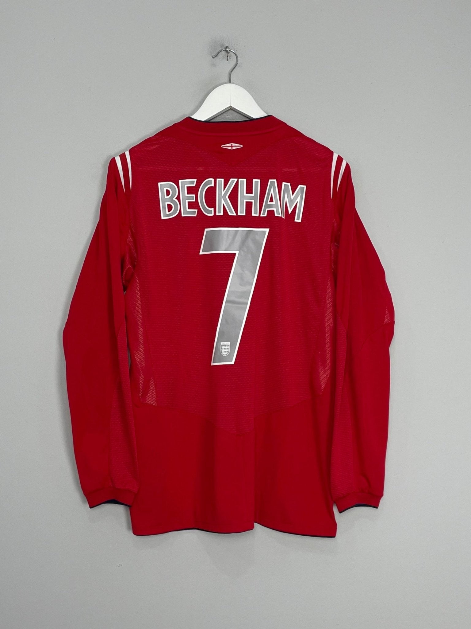 Shop 2004/06 ENGLAND BECKHAM #7 L/S AWAY SHIRT (M) UMBRO, classic football shirts, vintage football shirts & retro soccer jerseys at Cult Kits
