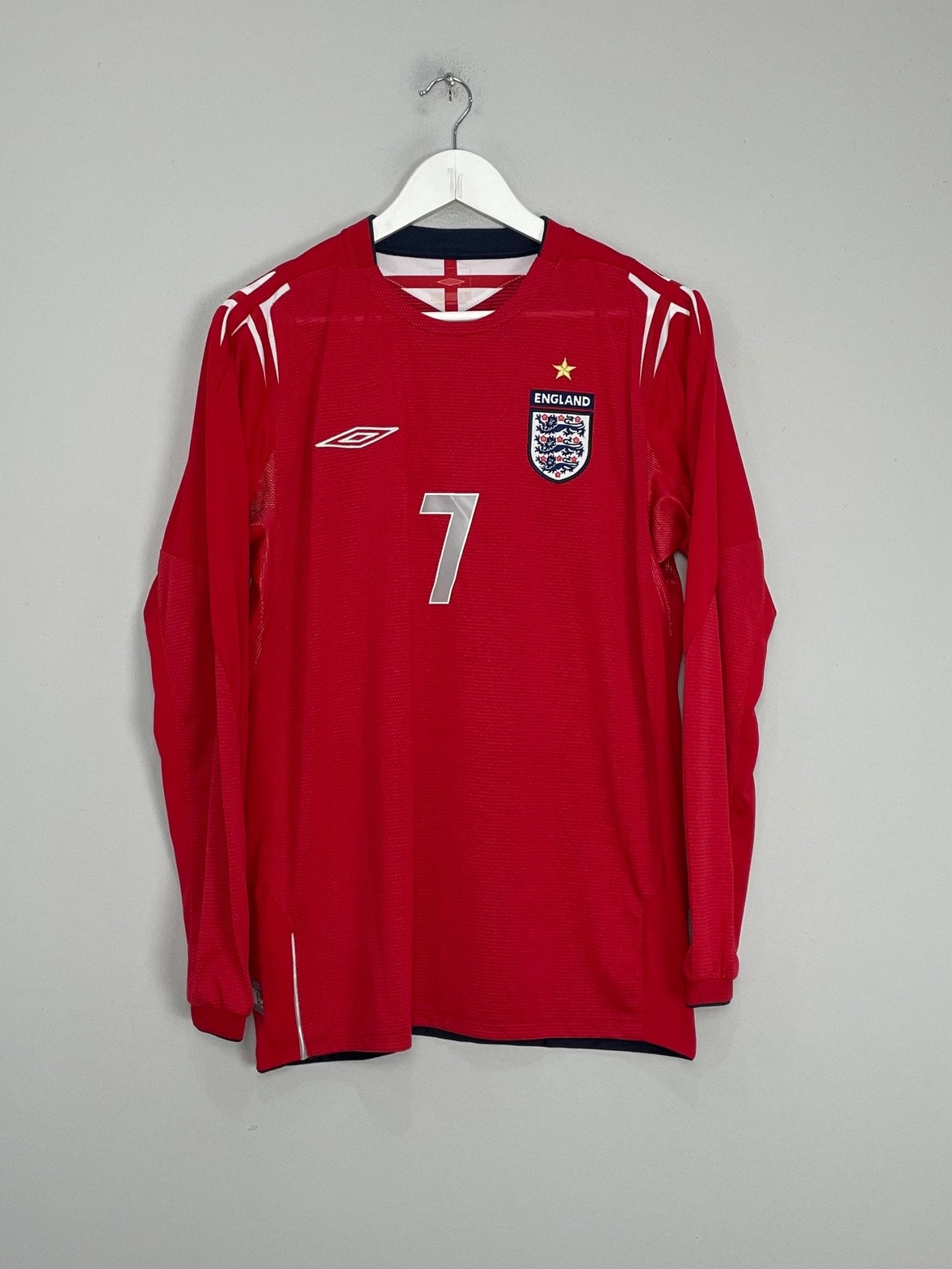 Shop 2004/06 ENGLAND BECKHAM #7 L/S AWAY SHIRT (M) UMBRO, classic football shirts, vintage football shirts & retro soccer jerseys at Cult Kits