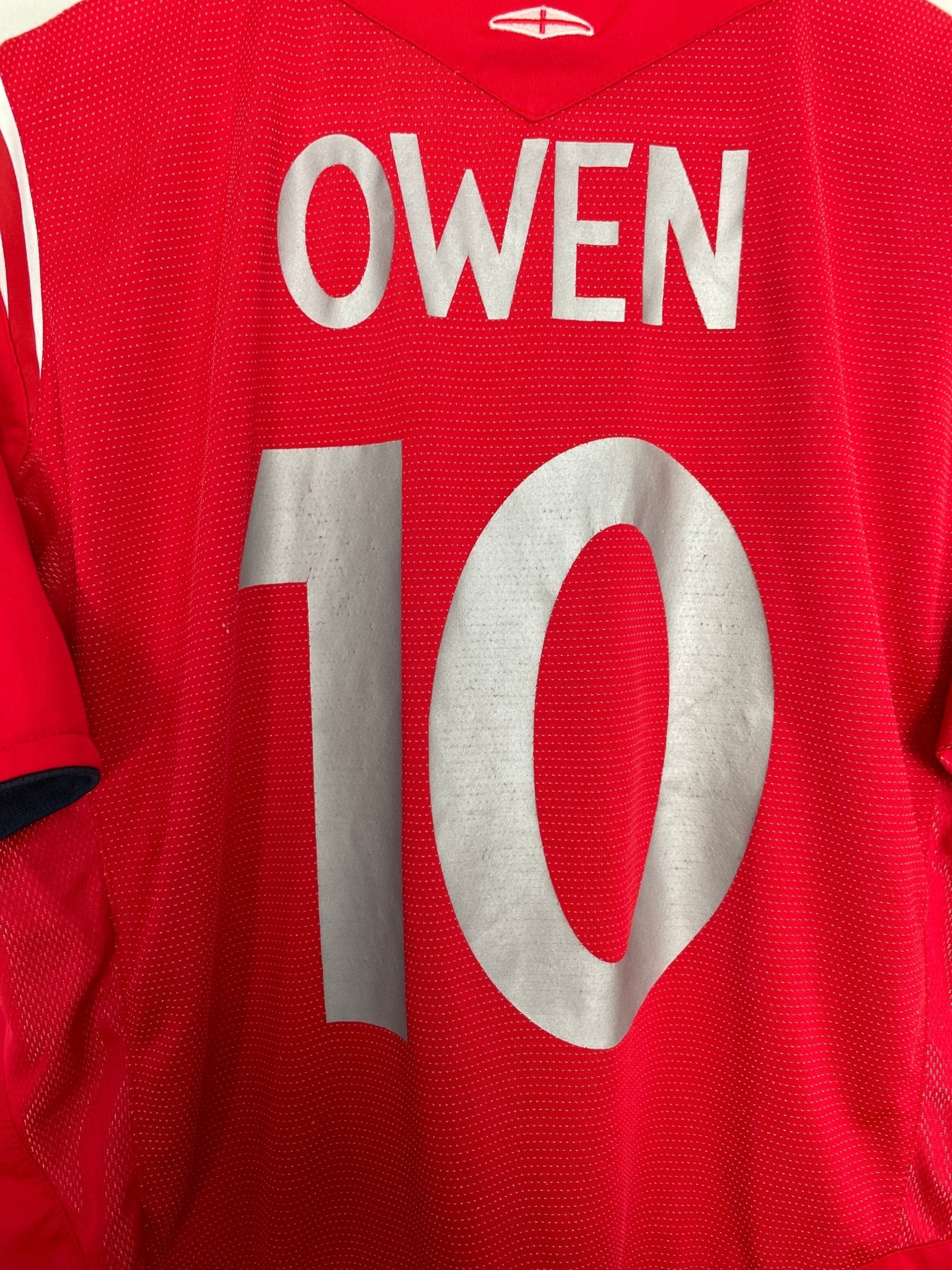 Shop 2004/06 ENGLAND OWEN #10 AWAY SHIRT (L) UMBRO, classic football shirts, vintage football shirts & retro soccer jerseys at Cult Kits