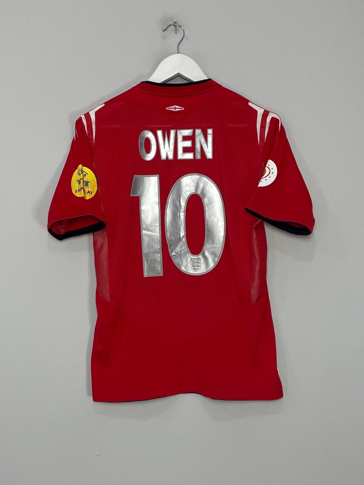 Shop 2004/06 ENGLAND OWEN #10 AWAY SHIRT (S) UMBRO, classic football shirts, vintage football shirts & retro soccer jerseys at Cult Kits