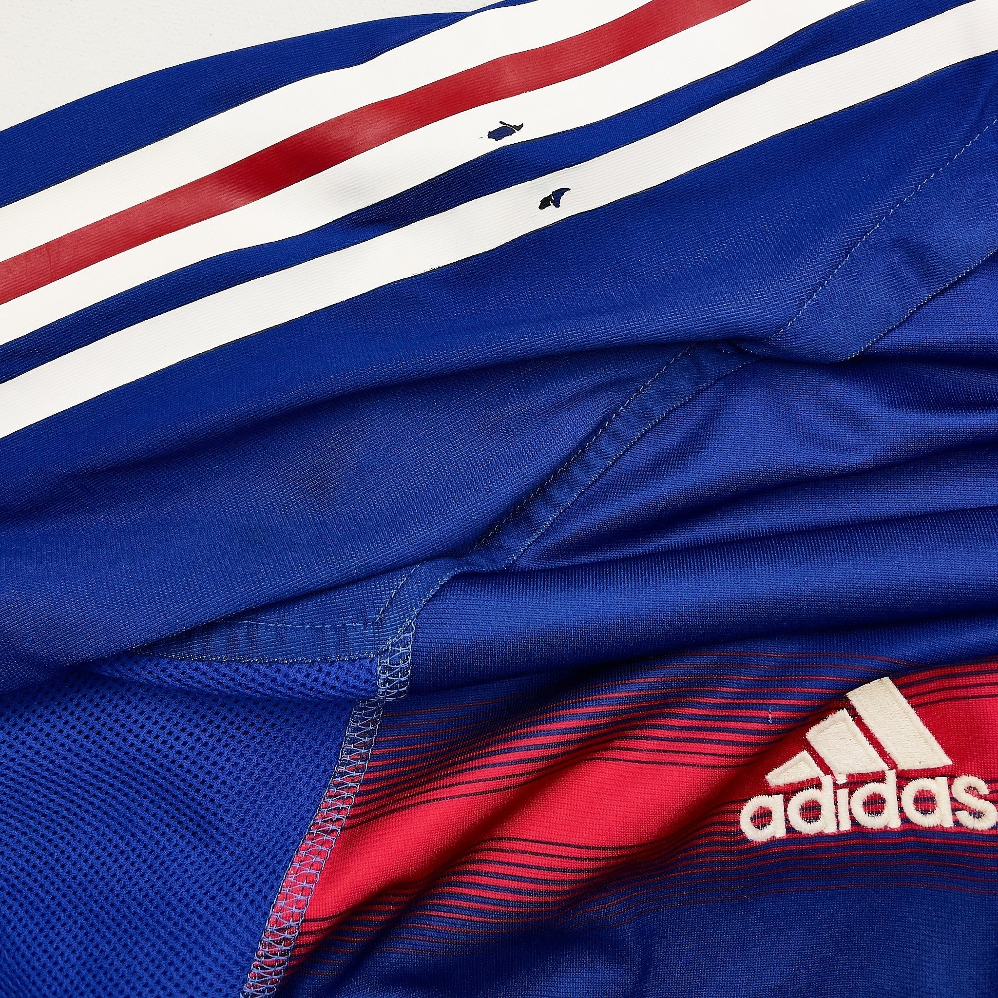 Buy 2004/06 France Home Shirt (L) Adidas ~ Free worldwide shipping ~ Authentic Vintage Football Shirts from Cult Kits