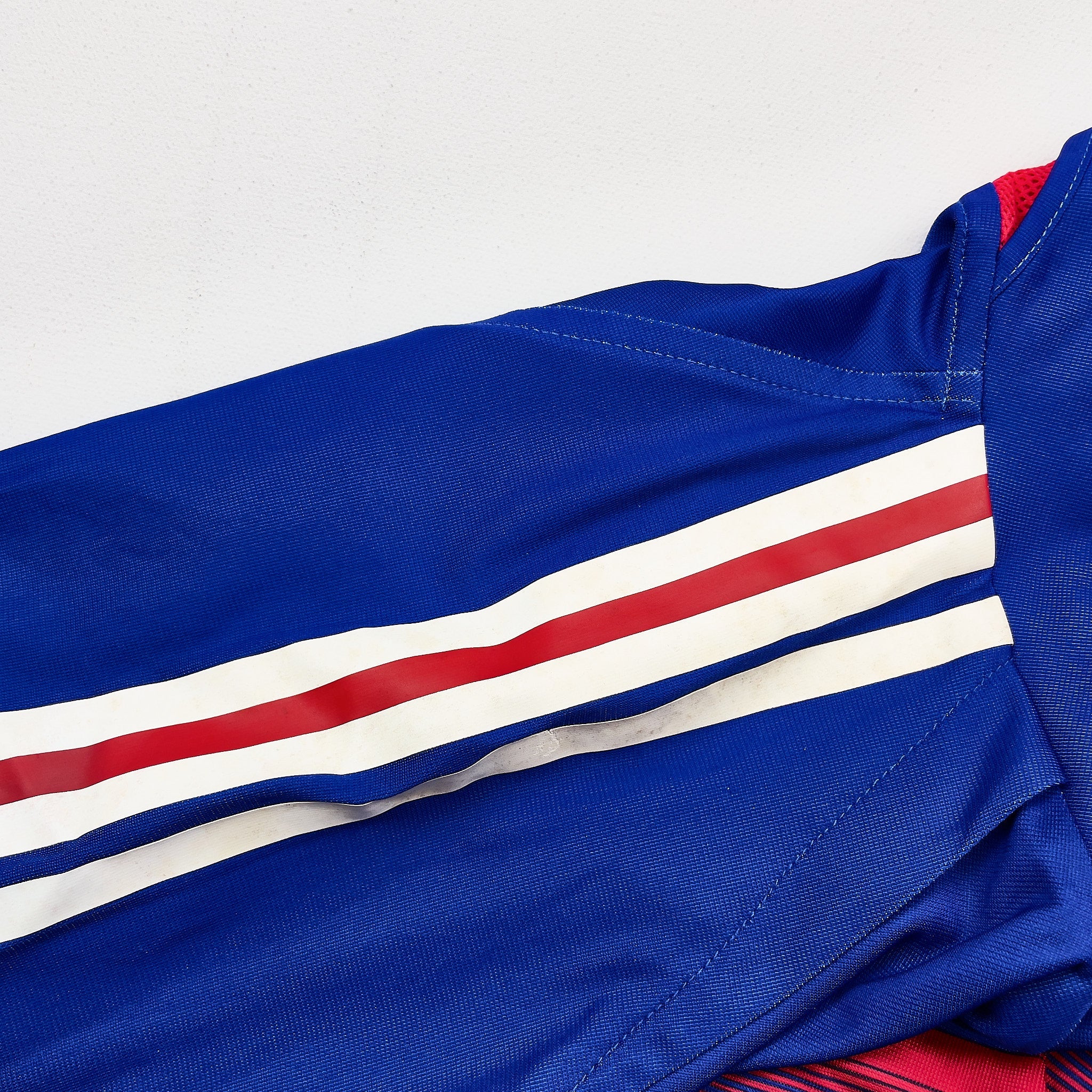 Buy 2004/06 France Zidane 10 Home Shirt (M) Adidas ~ Free worldwide shipping ~ Authentic Vintage Football Shirts from Cult Kits