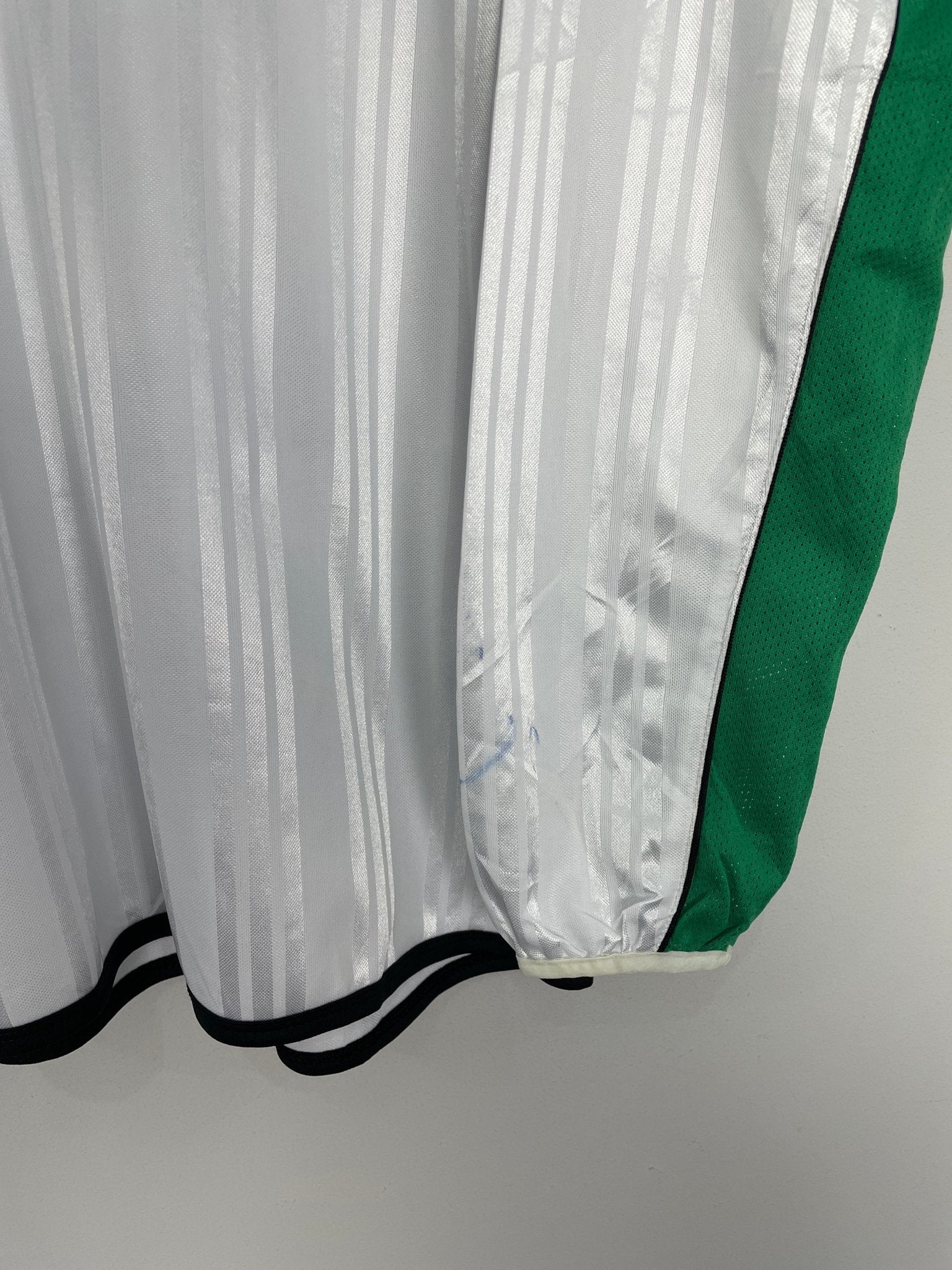 Shop 2004/06 IRAQ L/S HOME SHIRT (XL) JACK & JONES, classic football shirts, vintage football shirts & retro soccer jerseys at Cult Kits