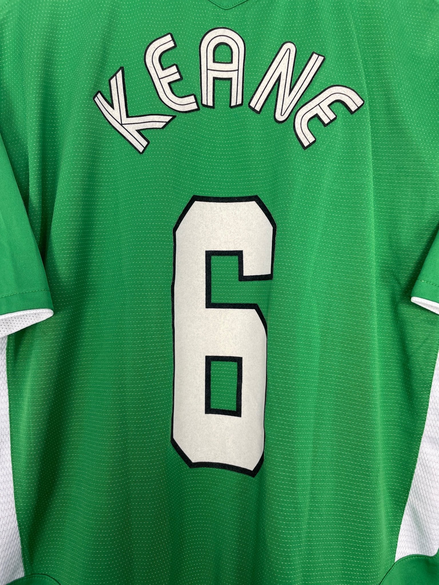 Shop 2004/06 IRELAND KEANE #6 HOME SHIRT (L) UMBRO, classic football shirts, vintage football shirts & retro soccer jerseys at Cult Kits