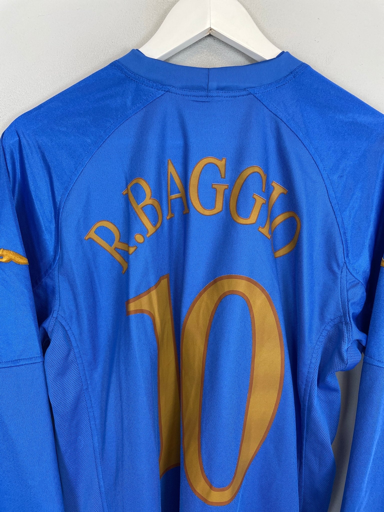 Shop 2004/06 ITALY R.BAGGIO #10 HOME SHIRT (M) PUMA, classic football shirts, vintage football shirts & retro soccer jerseys at Cult Kits