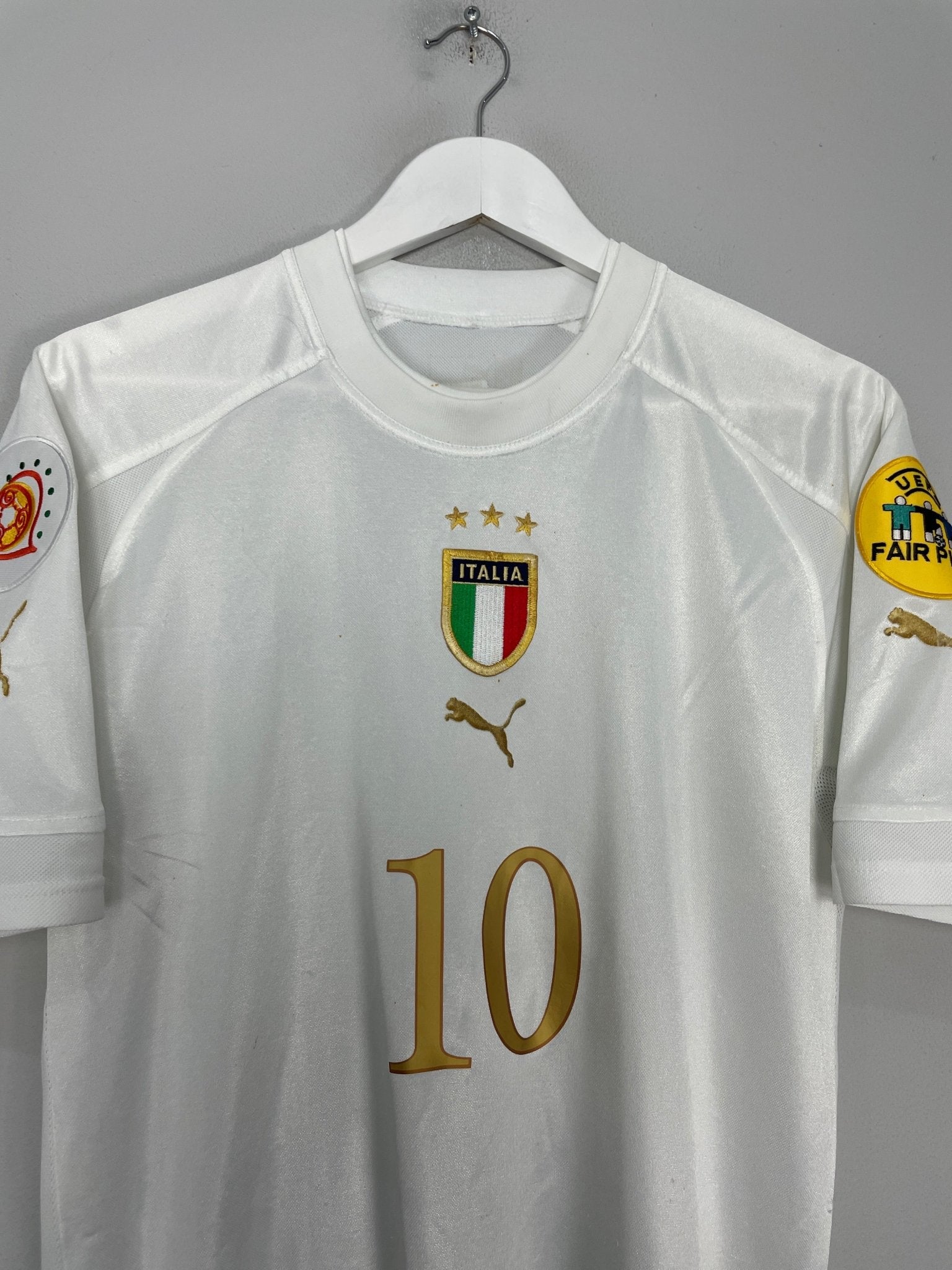 Shop 2004/06 ITALY TOTTI #10 AWAY SHIRT (S) PUMA, classic football shirts, vintage football shirts & retro soccer jerseys at Cult Kits