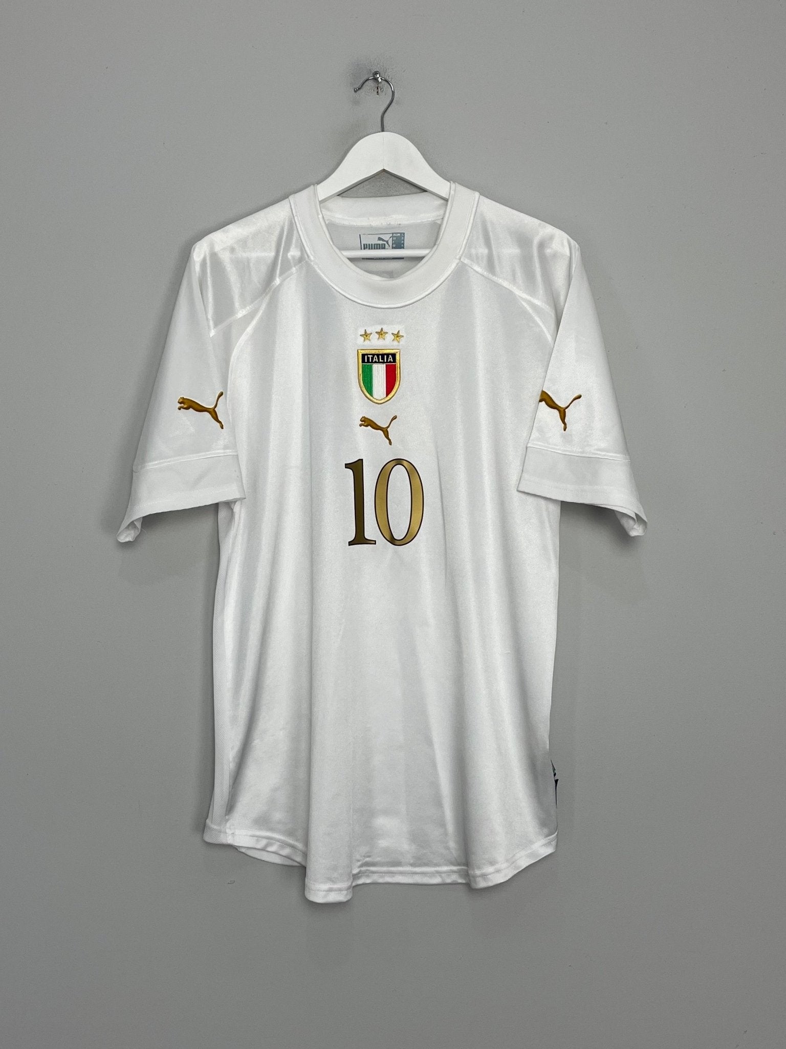Shop 2004/06 ITALY TOTTI #10 AWAY SHIRT (XL) PUMA, classic football shirts, vintage football shirts & retro soccer jerseys at Cult Kits