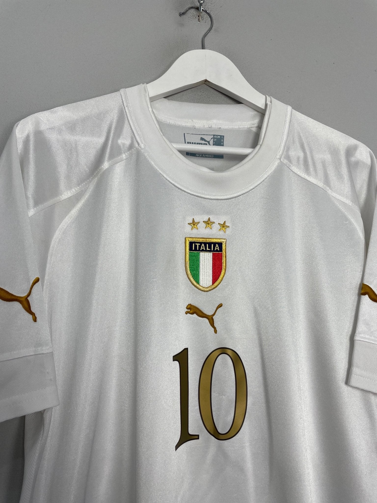 Shop 2004/06 ITALY TOTTI #10 AWAY SHIRT (XL) PUMA, classic football shirts, vintage football shirts & retro soccer jerseys at Cult Kits