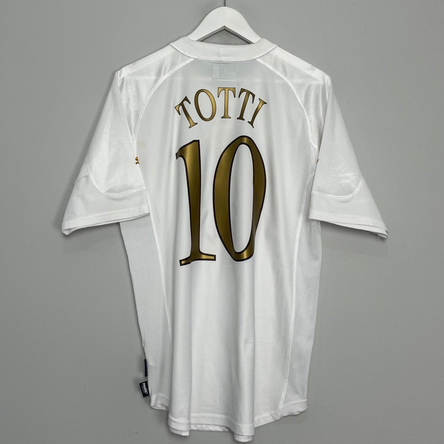 Shop 2004/06 ITALY TOTTI #10 AWAY SHIRT (XL) PUMA, classic football shirts, vintage football shirts & retro soccer jerseys at Cult Kits