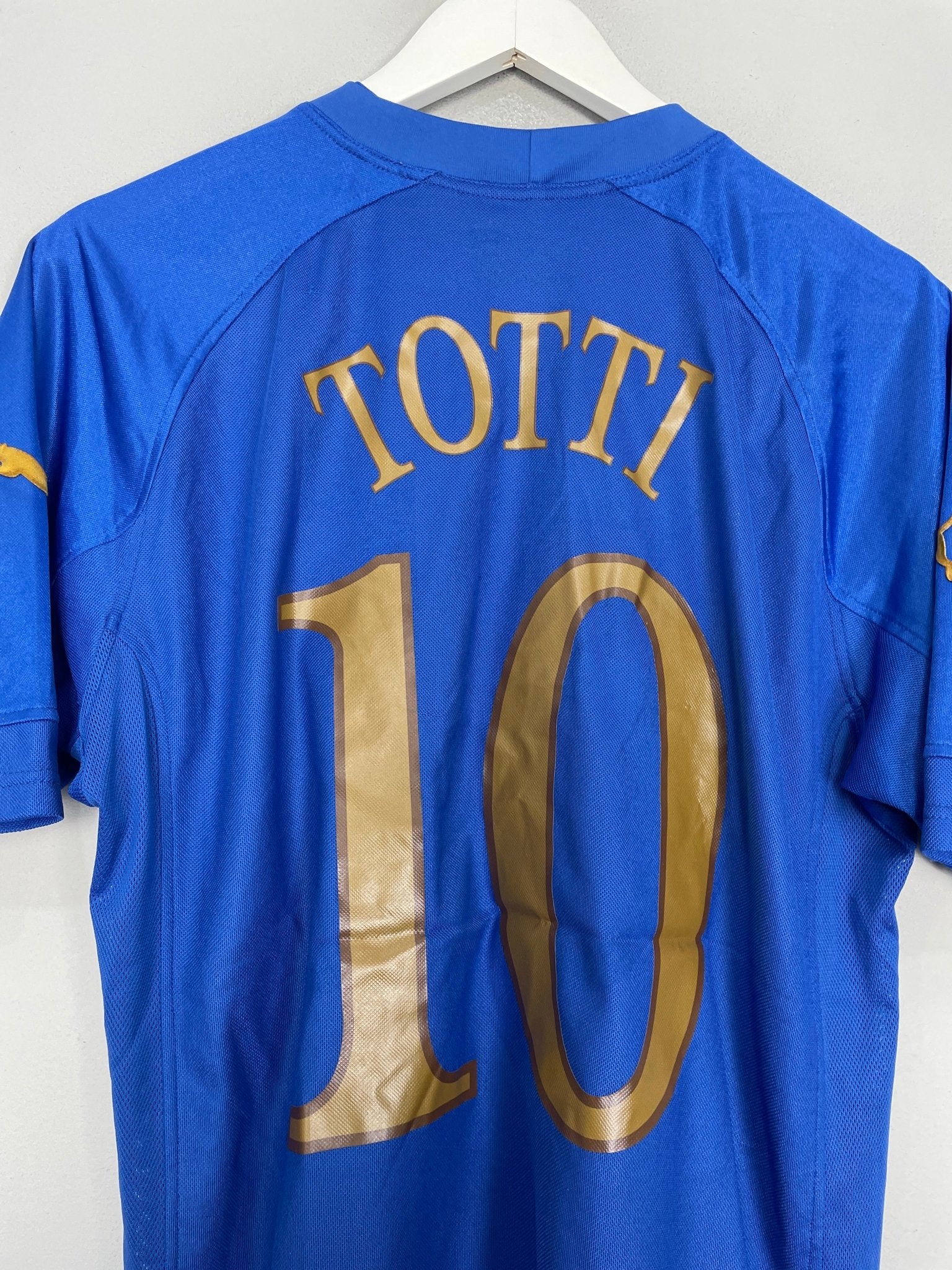 Shop 2004/06 ITALY TOTTI #10 HOME SHIRT (L) PUMA, classic football shirts, vintage football shirts & retro soccer jerseys at Cult Kits