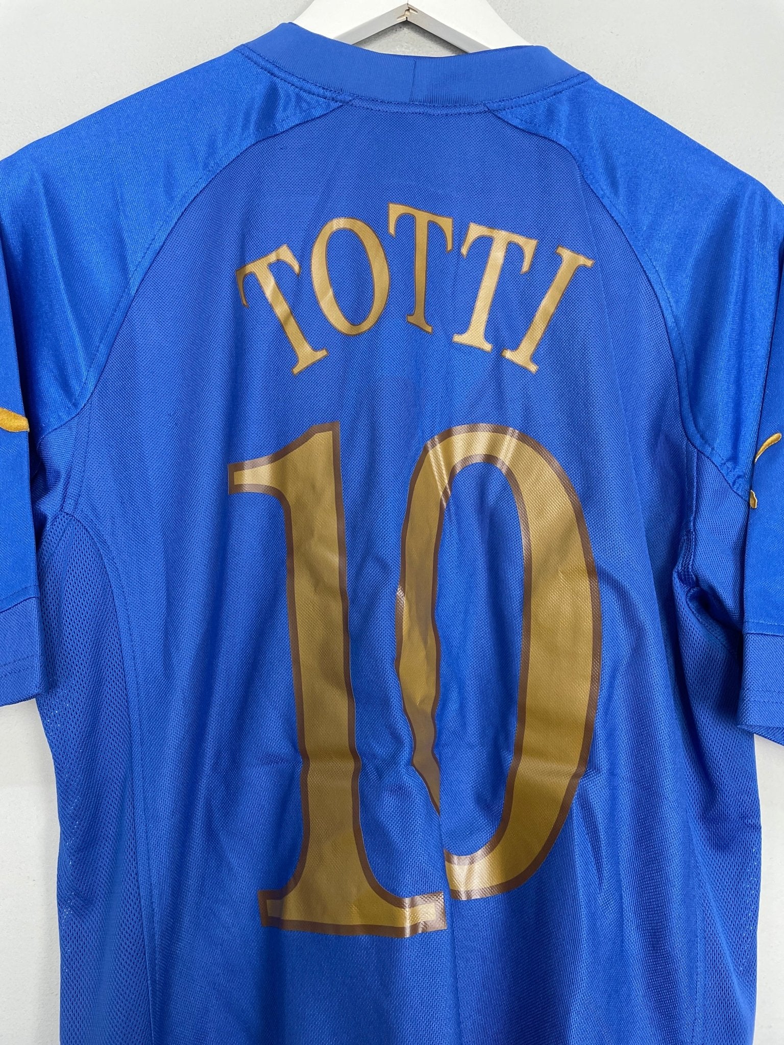 Shop 2004/06 ITALY TOTTI #10 HOME SHIRT (S) PUMA, classic football shirts, vintage football shirts & retro soccer jerseys at Cult Kits