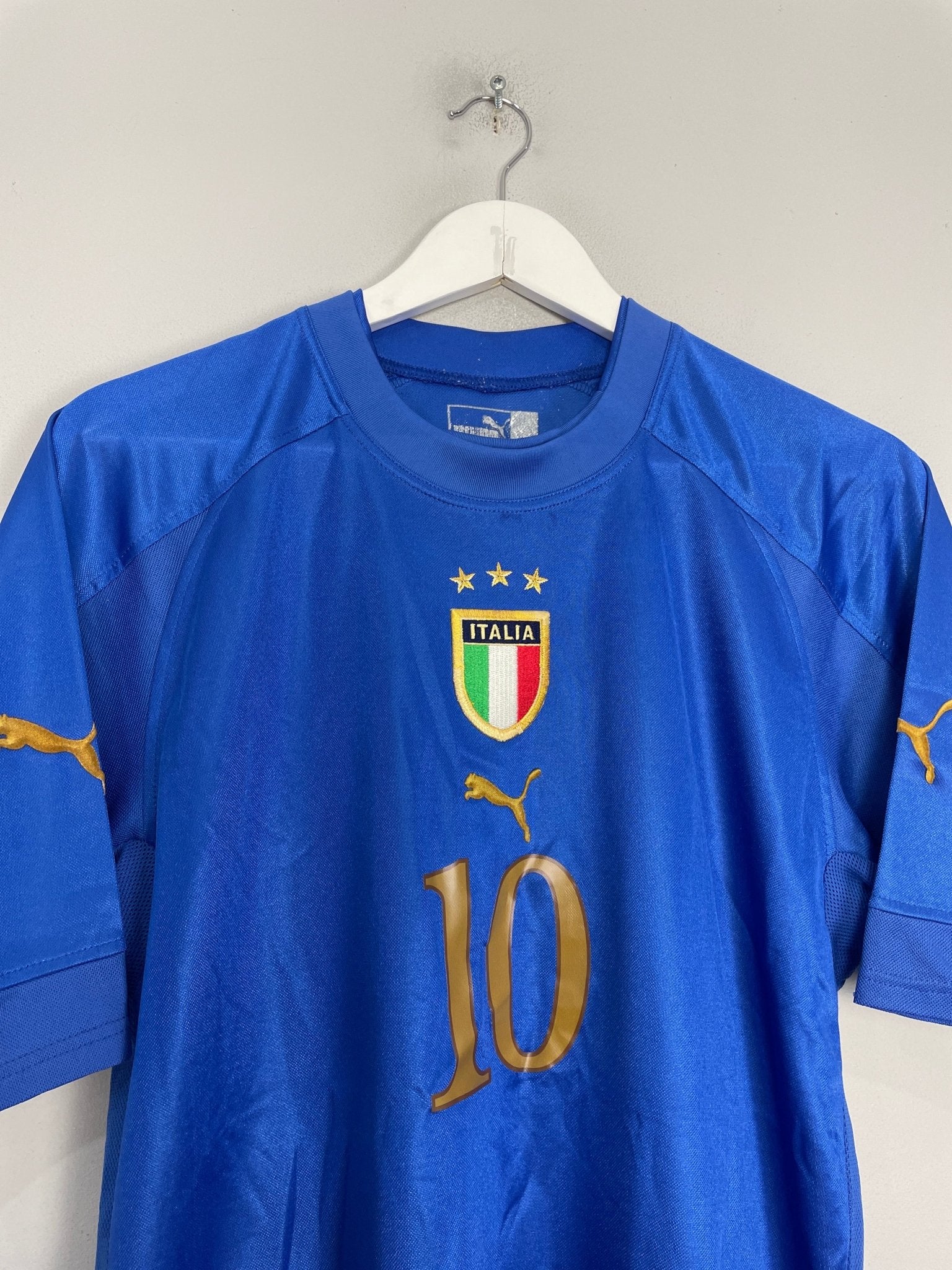 Shop 2004/06 ITALY TOTTI #10 HOME SHIRT (S) PUMA, classic football shirts, vintage football shirts & retro soccer jerseys at Cult Kits