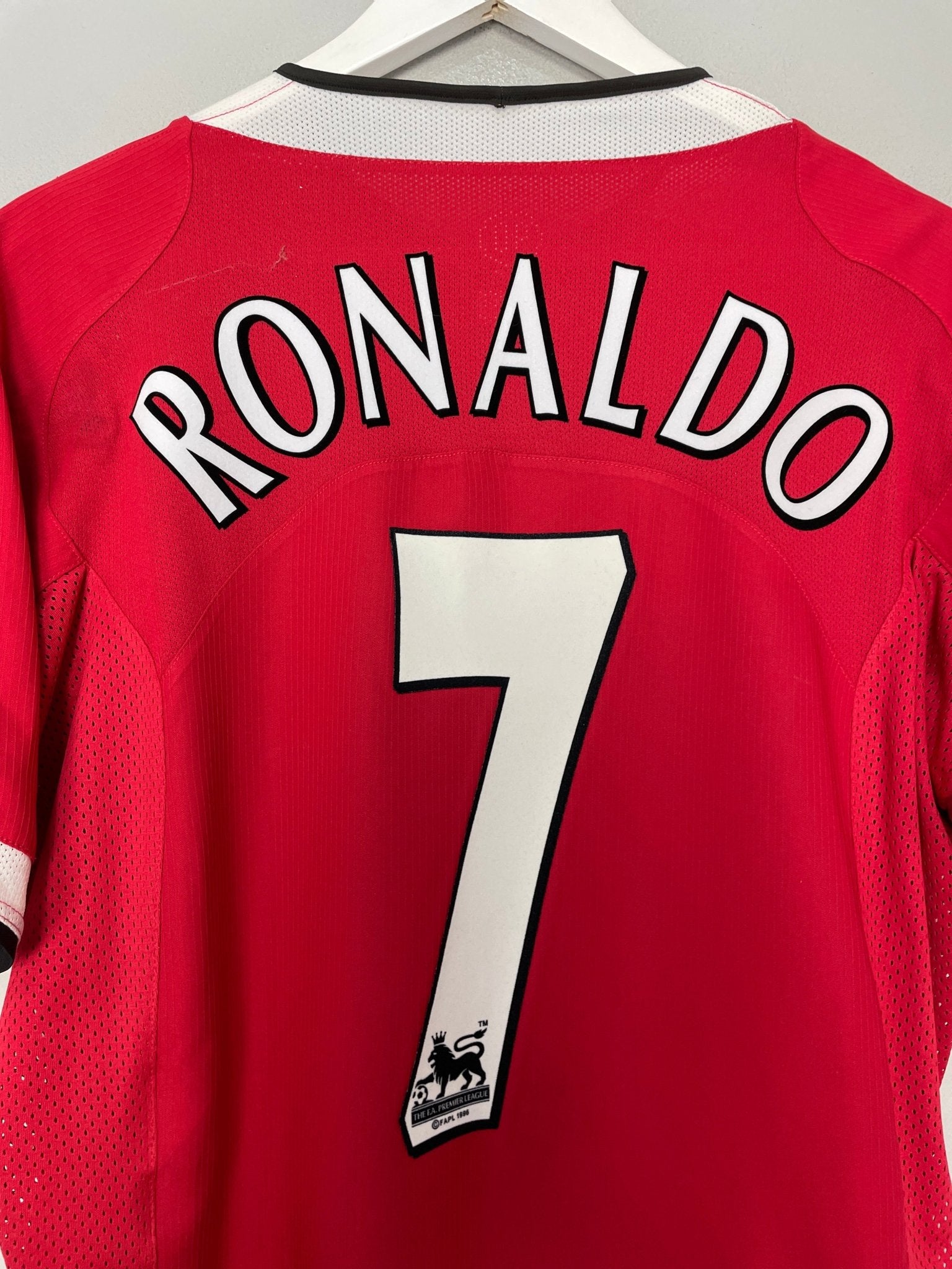 Shop 2004/06 MANCHESTER UNITED RONALDO #7 HOME SHIRT (L) NIKE, classic football shirts, vintage football shirts & retro soccer jerseys at Cult Kits