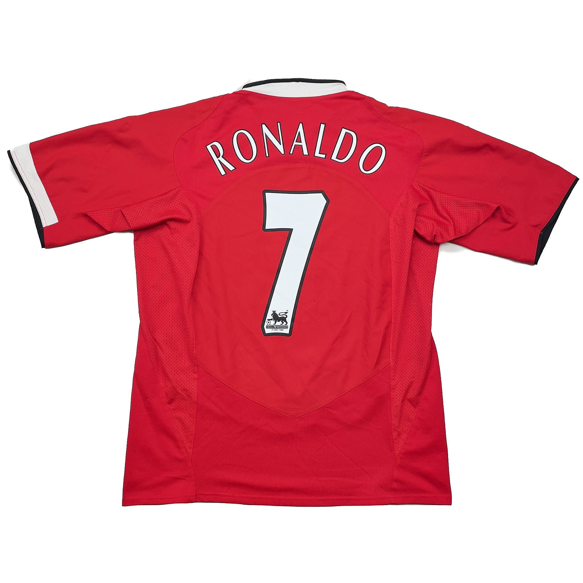 Buy 2004/06 Manchester United Ronaldo 7 Home Shirt (M) Nike ~ Free worldwide shipping available ~ Authentic Vintage Football Shirts from Cult Kits
