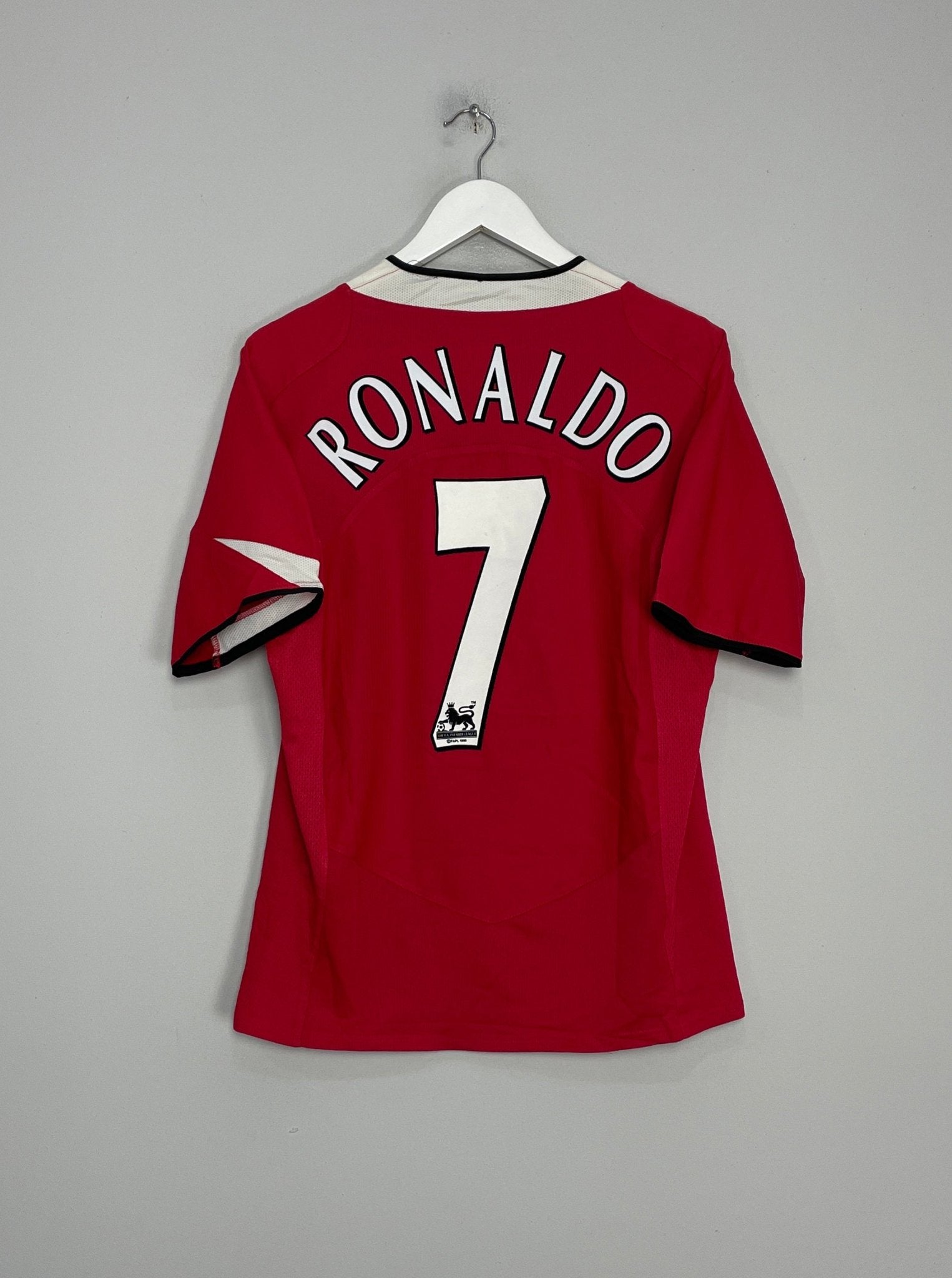 Shop 2004/06 MANCHESTER UNITED RONALDO #7 HOME SHIRT (M) NIKE, classic football shirts, vintage football shirts & retro soccer jerseys at Cult Kits
