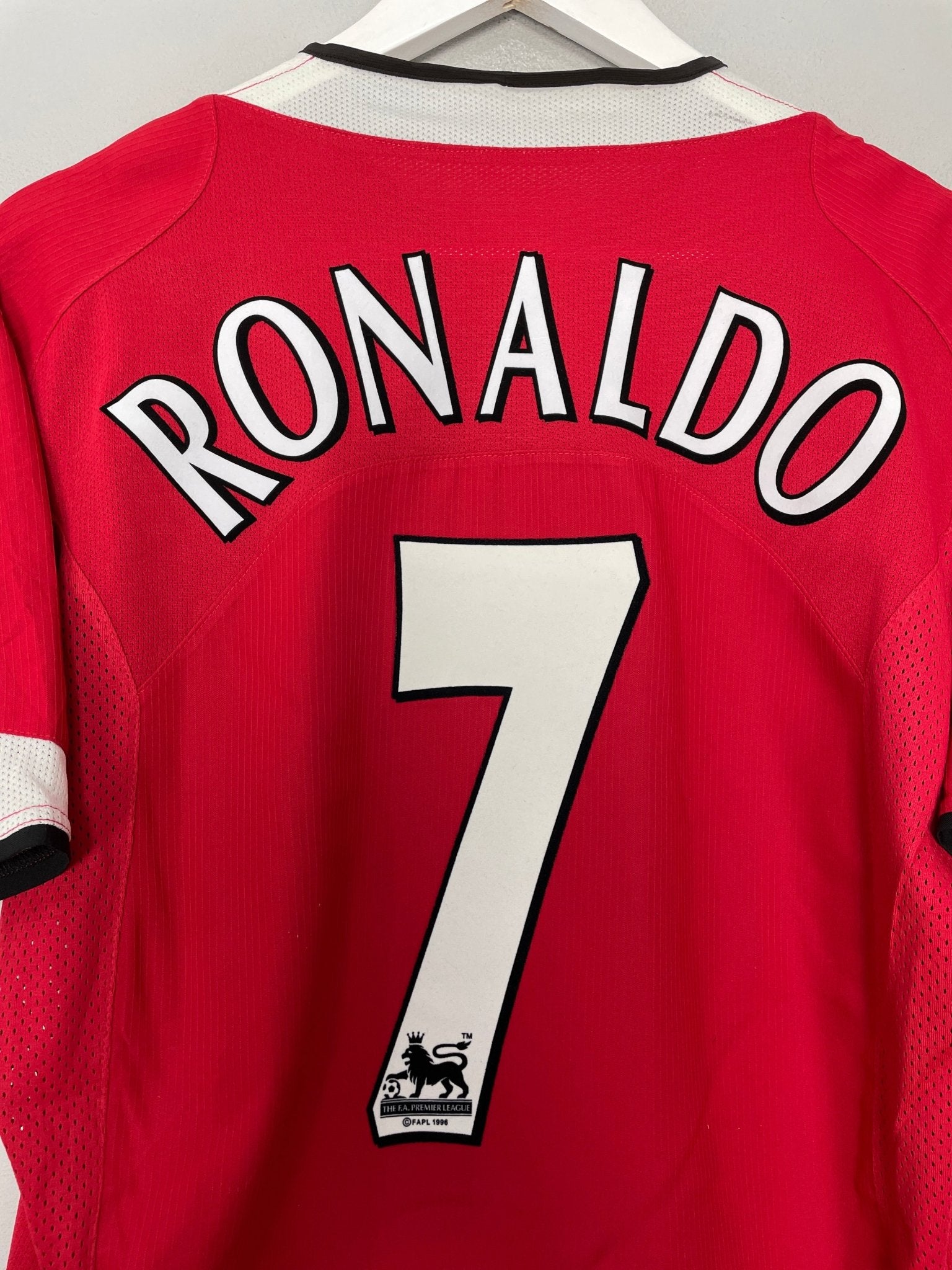 Shop 2004/06 MANCHESTER UNITED RONALDO #7 HOME SHIRT (S) NIKE, classic football shirts, vintage football shirts & retro soccer jerseys at Cult Kits