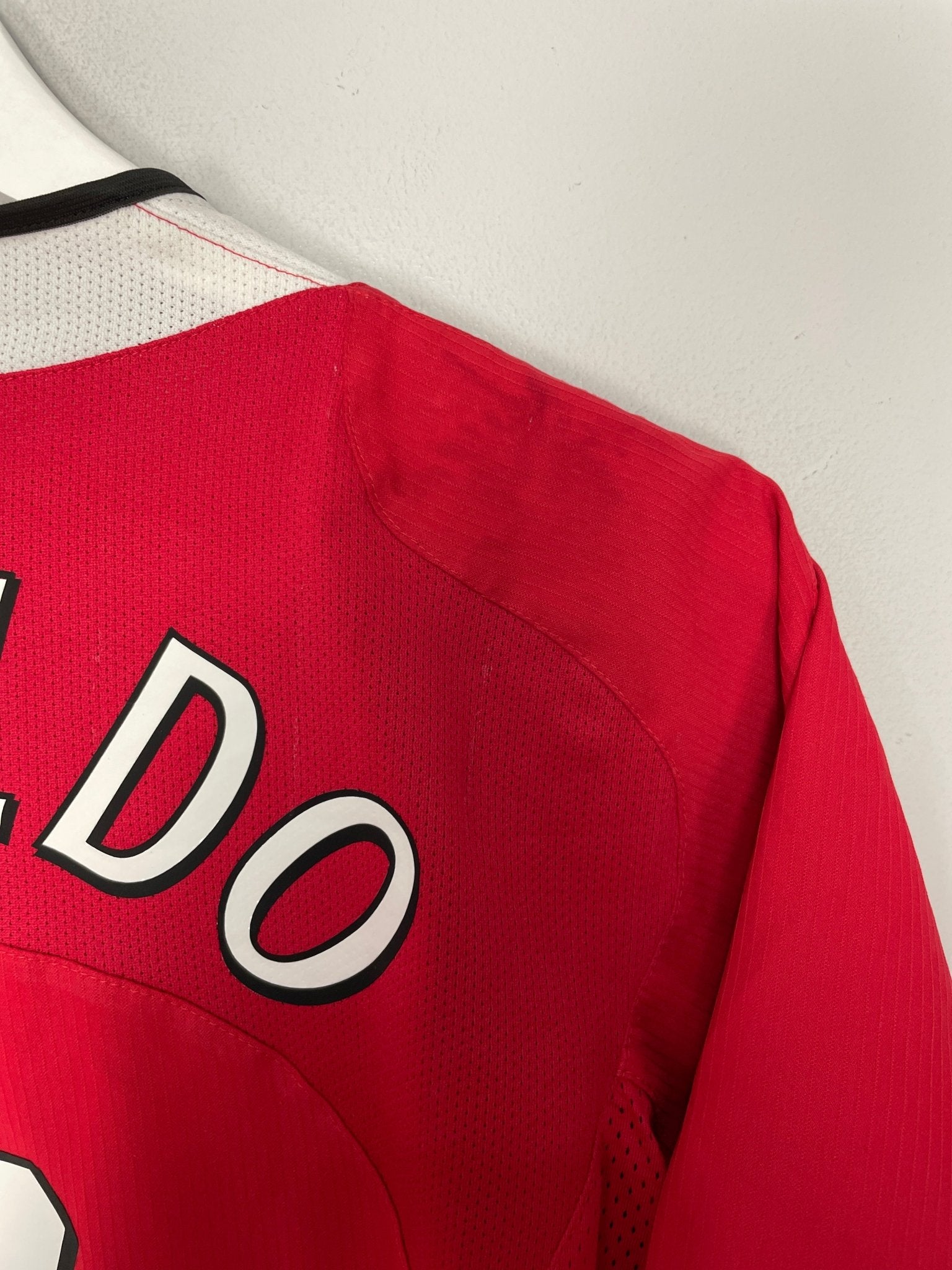 Shop 2004/06 MANCHESTER UNITED RONALDO #7 HOME SHIRT (S) NIKE, classic football shirts, vintage football shirts & retro soccer jerseys at Cult Kits
