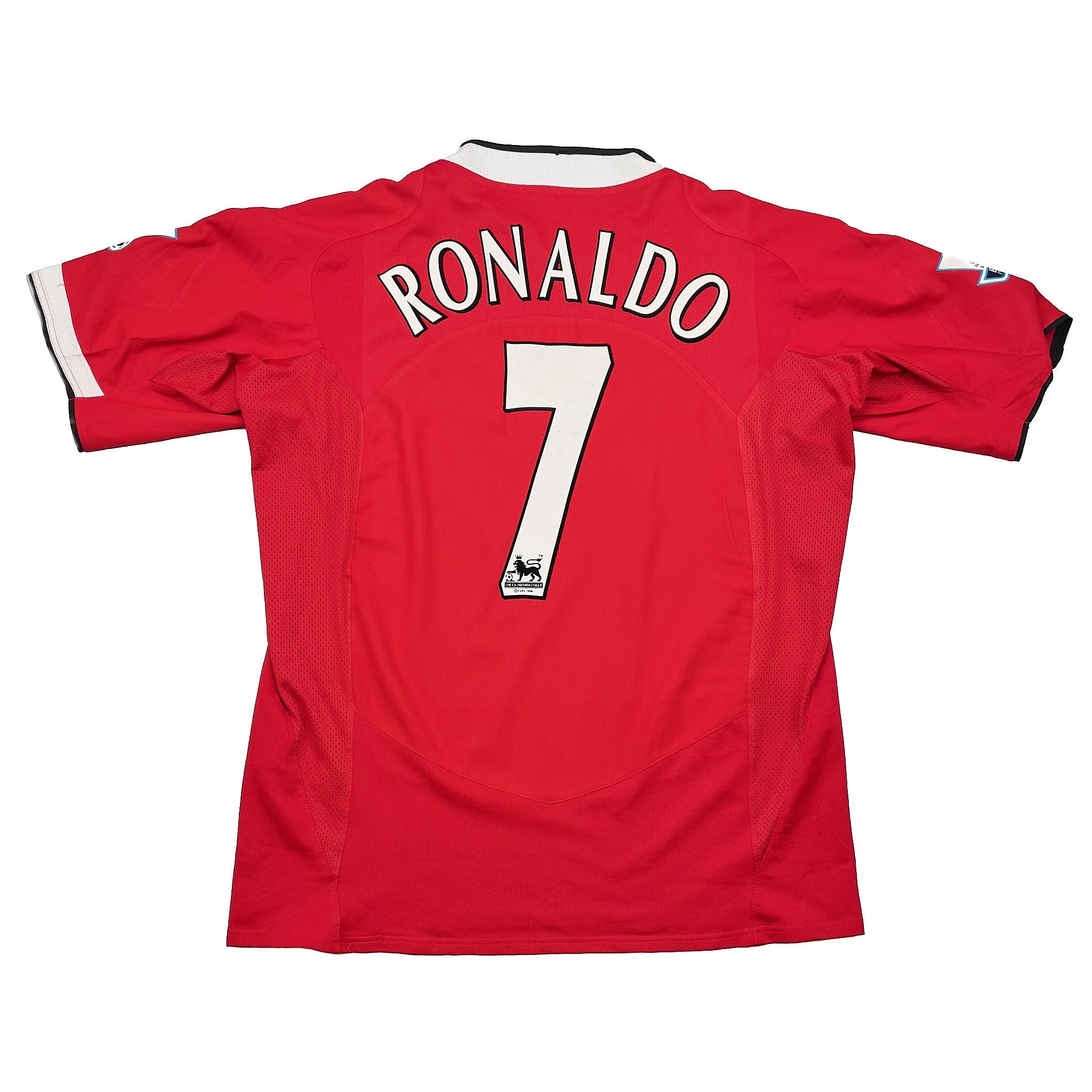 Buy 2004/06 Manchester United Ronaldo 7 Home Shirt (XL) Nike ~ Free worldwide shipping ~ Authentic Vintage Football Shirts from Cult Kits