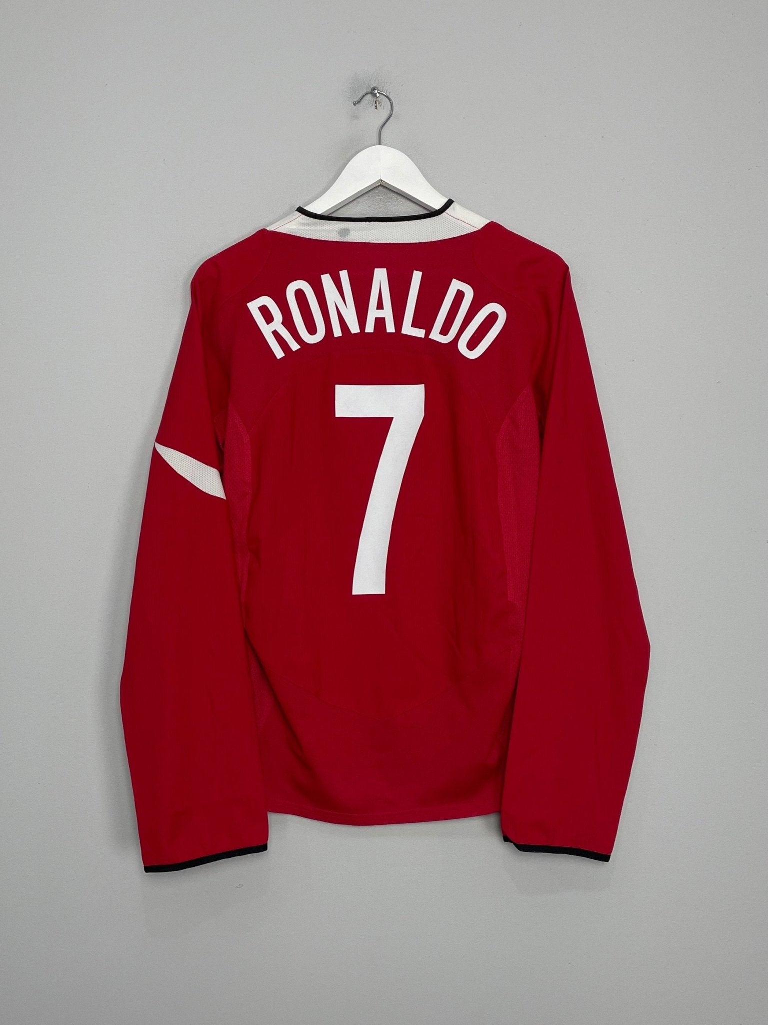 Shop 2004/06 MANCHESTER UNITED RONALDO #7 L/S HOME SHIRT (M) NIKE, classic football shirts, vintage football shirts & retro soccer jerseys at Cult Kits