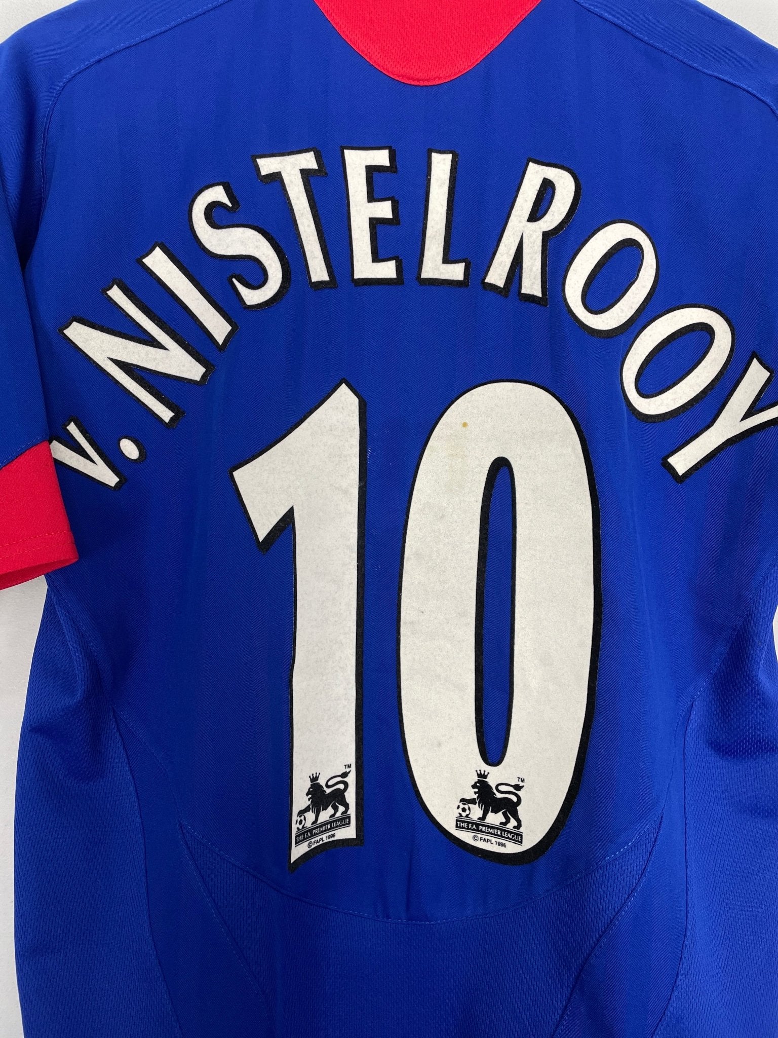 Shop 2004/06 MANCHESTER UNITED V.NISTELROOY #10 AWAY SHIRT (M) NIKE, classic football shirts, vintage football shirts & retro soccer jerseys at Cult Kits