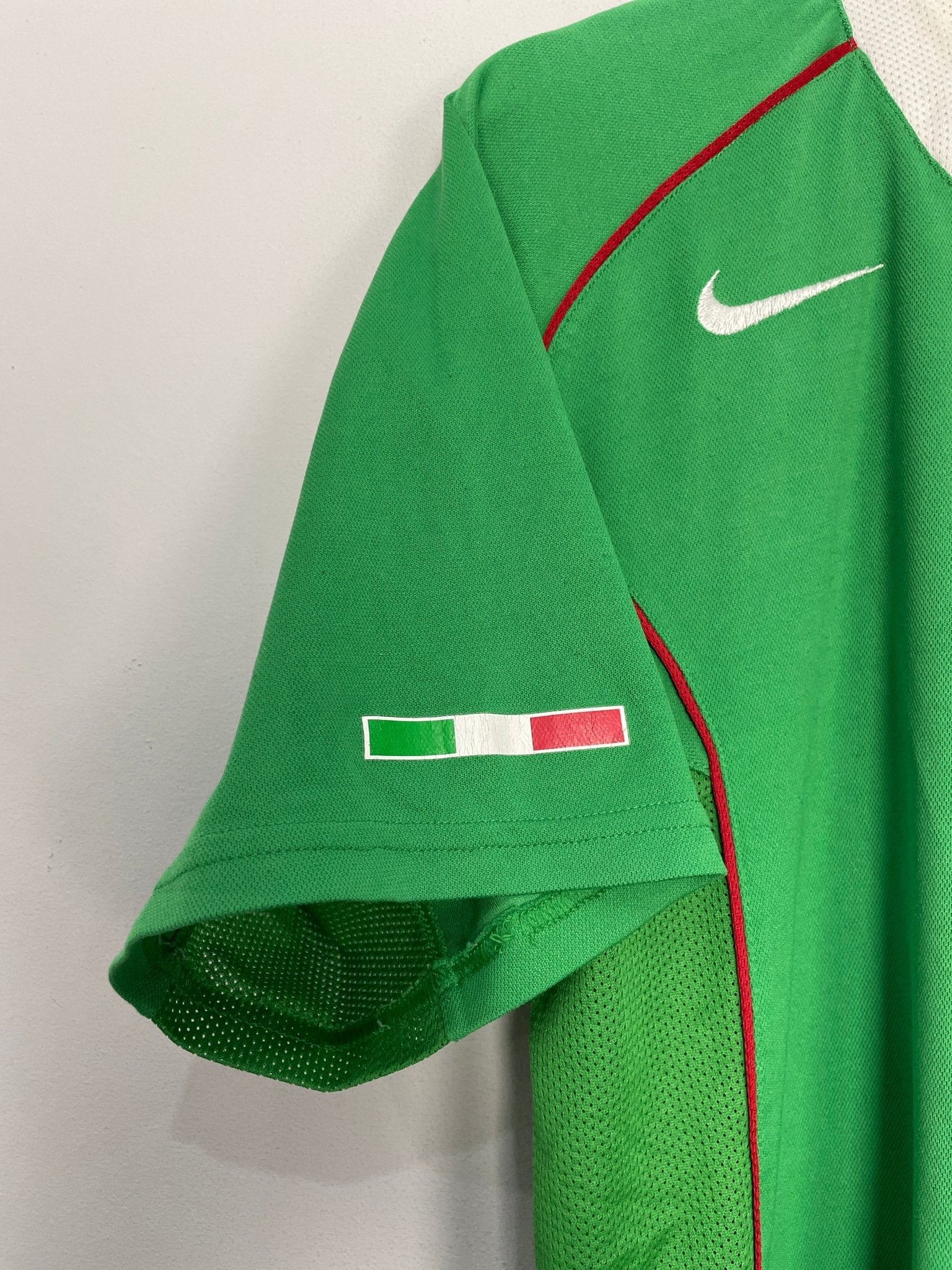 Shop 2004/06 MEXICO HOME SHIRT (M) NIKE, classic football shirts, vintage football shirts & retro soccer jerseys at Cult Kits