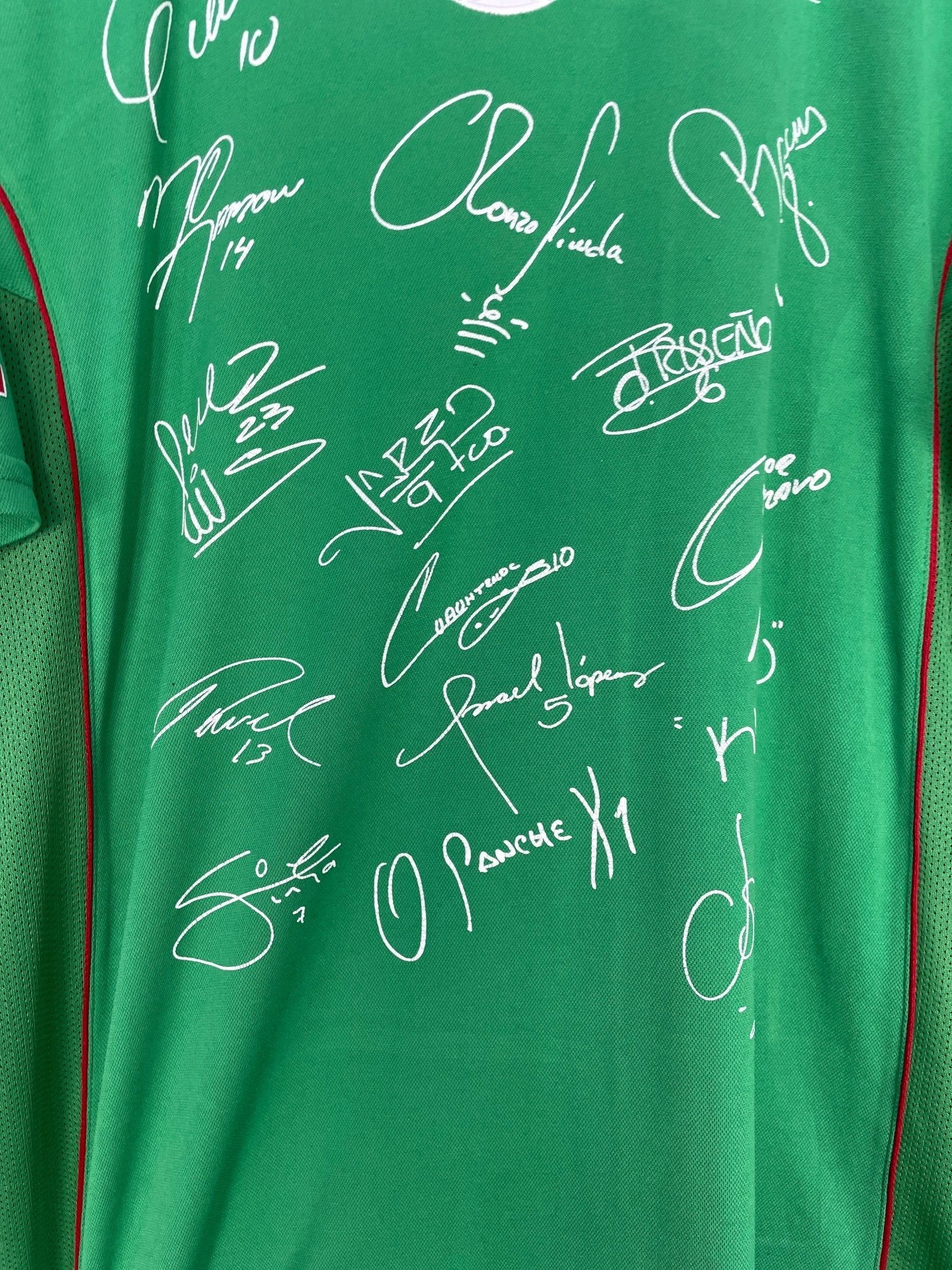 Shop 2004/06 MEXICO *SQUAD SIGNED* HOME SHIRT (XL) NIKE, classic football shirts, vintage football shirts & retro soccer jerseys at Cult Kits