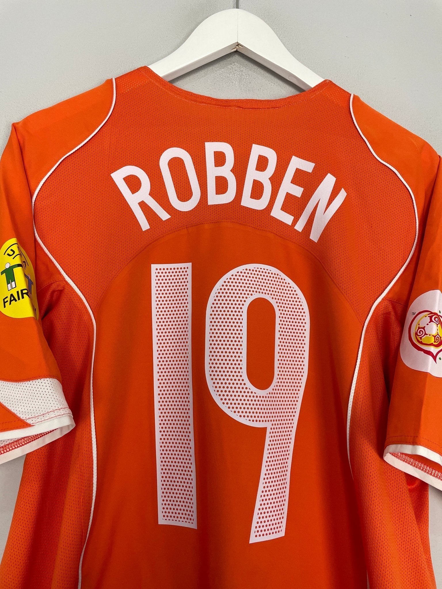 Shop 2004/06 NETHERLANDS ROBBEN #19 HOME SHIRT (L) NIKE, classic football shirts, vintage football shirts & retro soccer jerseys at Cult Kits
