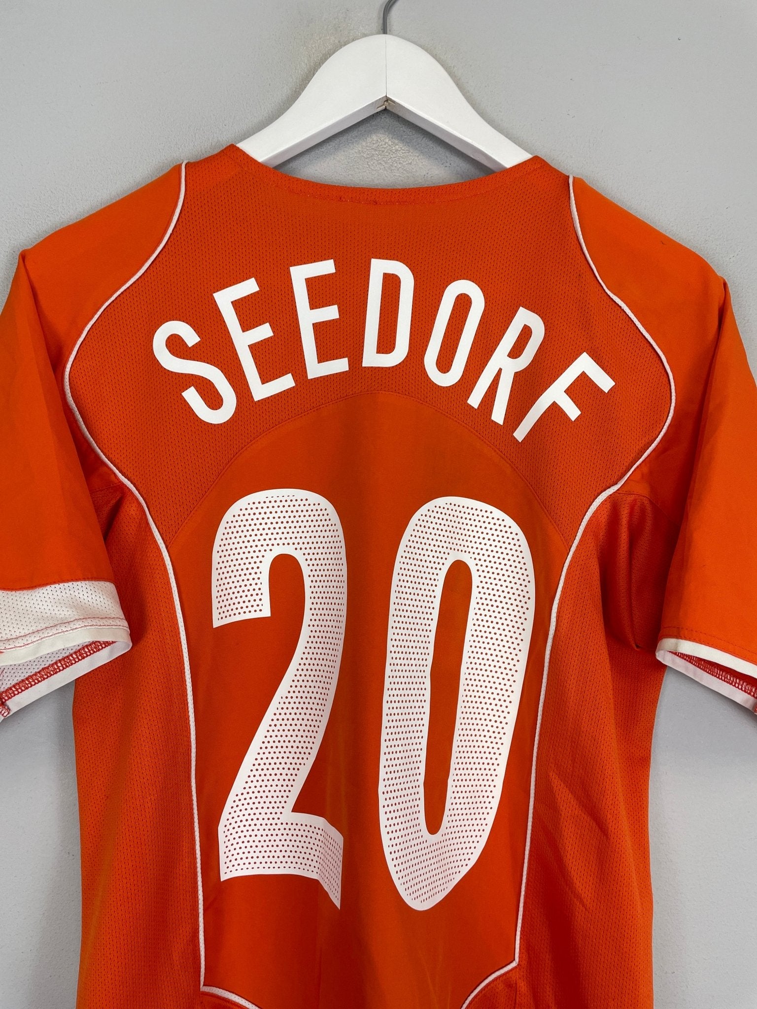 Shop 2004/06 NETHERLANDS SEEDORF #20 HOME SHIRT (M) NIKE, classic football shirts, vintage football shirts & retro soccer jerseys at Cult Kits