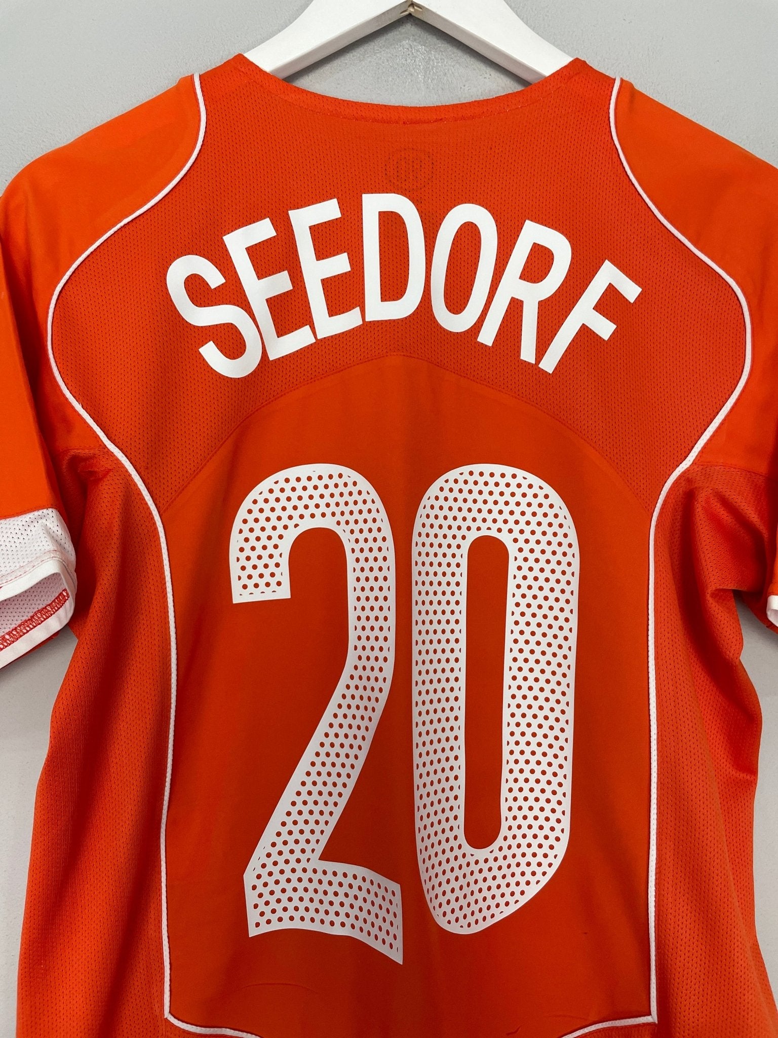 Shop 2004/06 NETHERLANDS SEEDORF #20 HOME SHIRT (S) NIKE, classic football shirts, vintage football shirts & retro soccer jerseys at Cult Kits