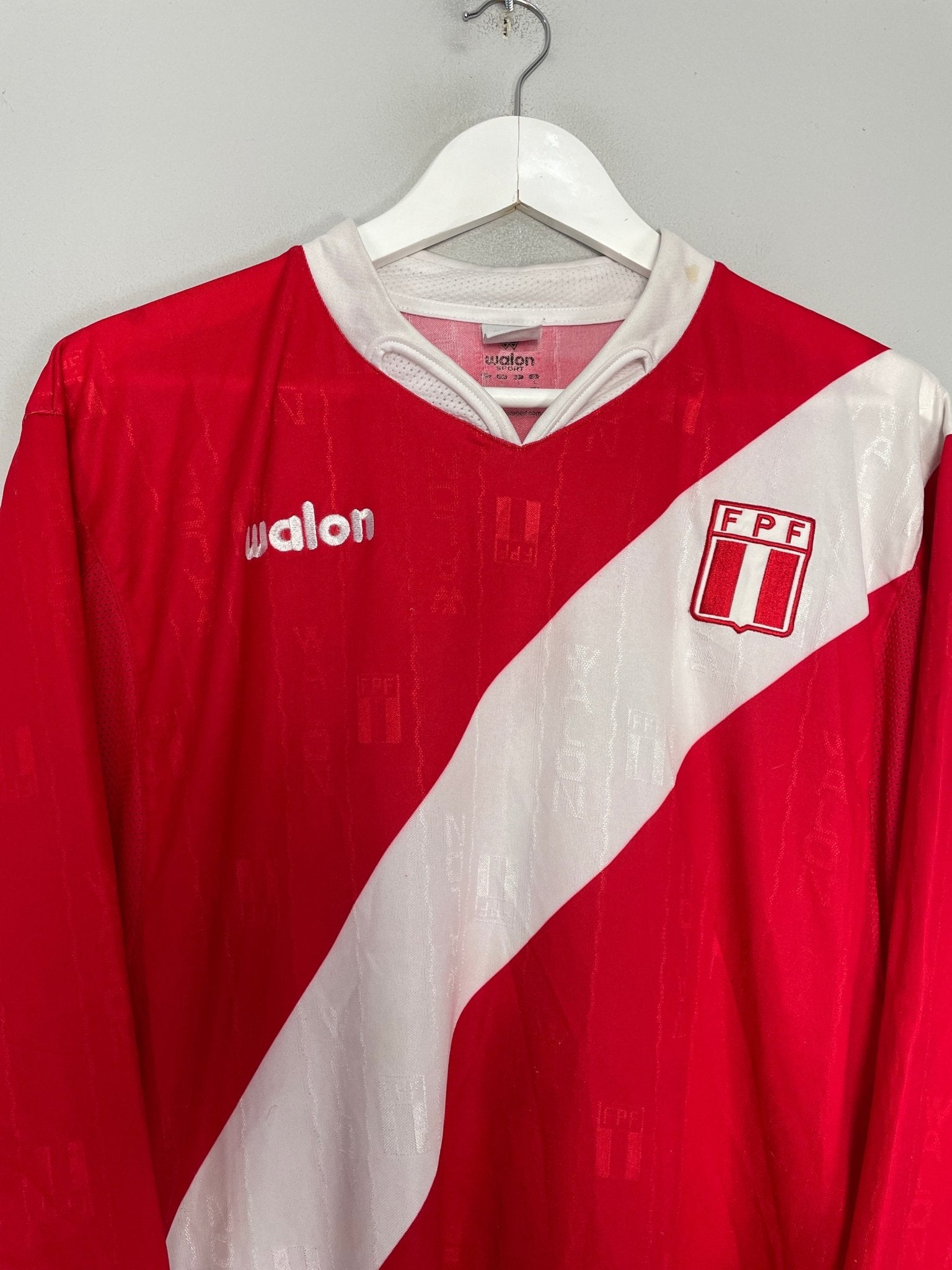 Shop 2004/06 PERU HUGO #2 L/S HOME SHIRT (L) WALON, classic football shirts, vintage football shirts & retro soccer jerseys at Cult Kits