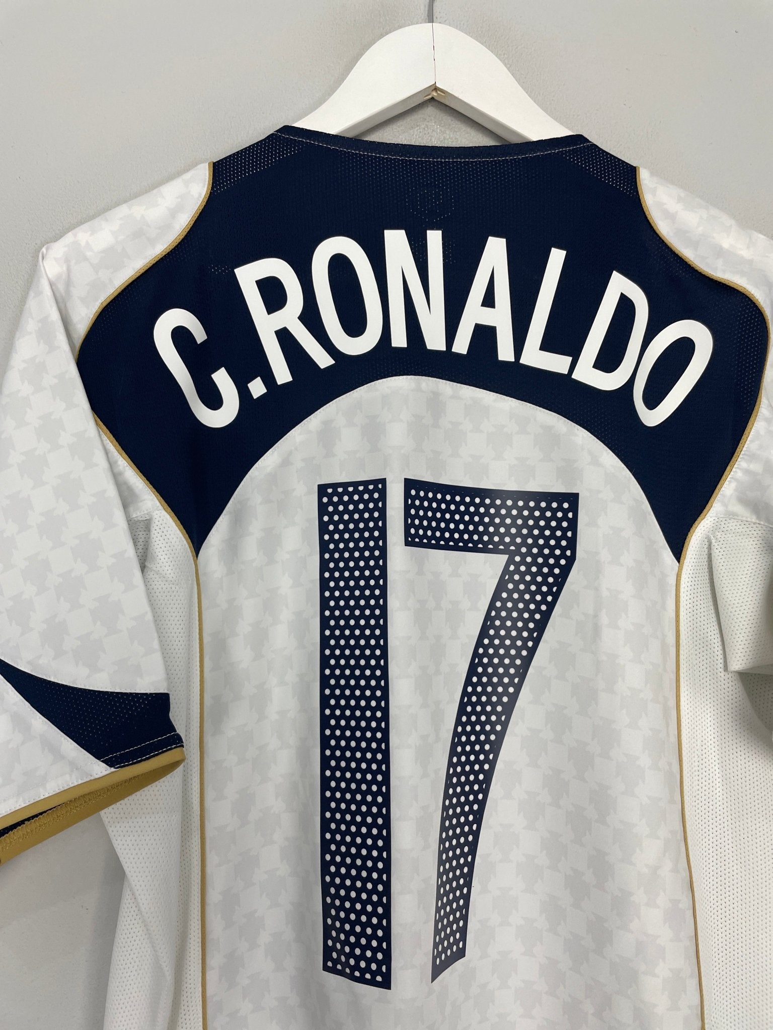 Shop 2004/06 PORTUGAL C.RONALDO #17 AWAY SHIRT (M) NIKE, classic football shirts, vintage football shirts & retro soccer jerseys at Cult Kits