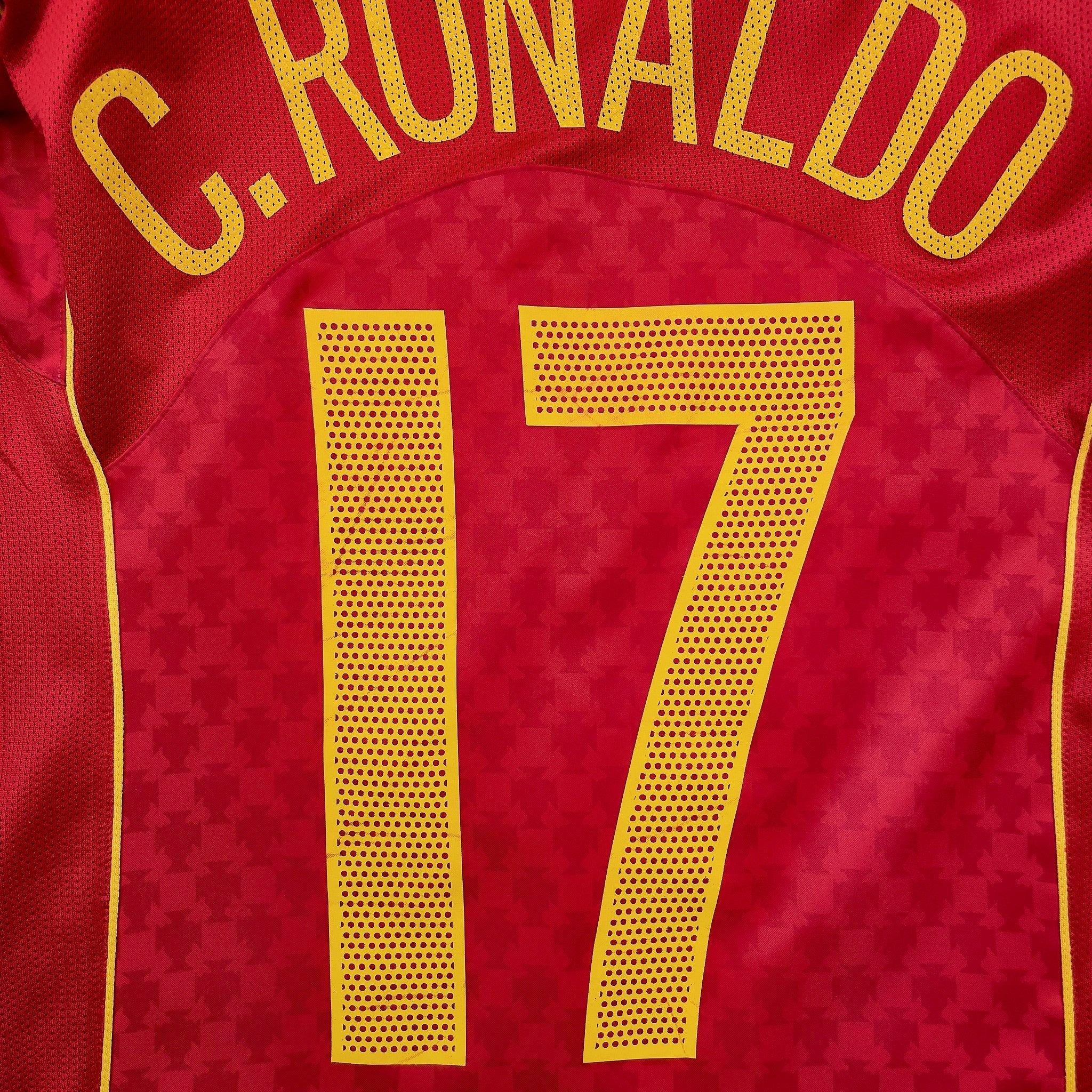 Buy 2004/06 Portugal C.Ronaldo 17 Home Shirt (L) Nike ~ Free worldwide shipping ~ Authentic Vintage Football Shirts from Cult Kits
