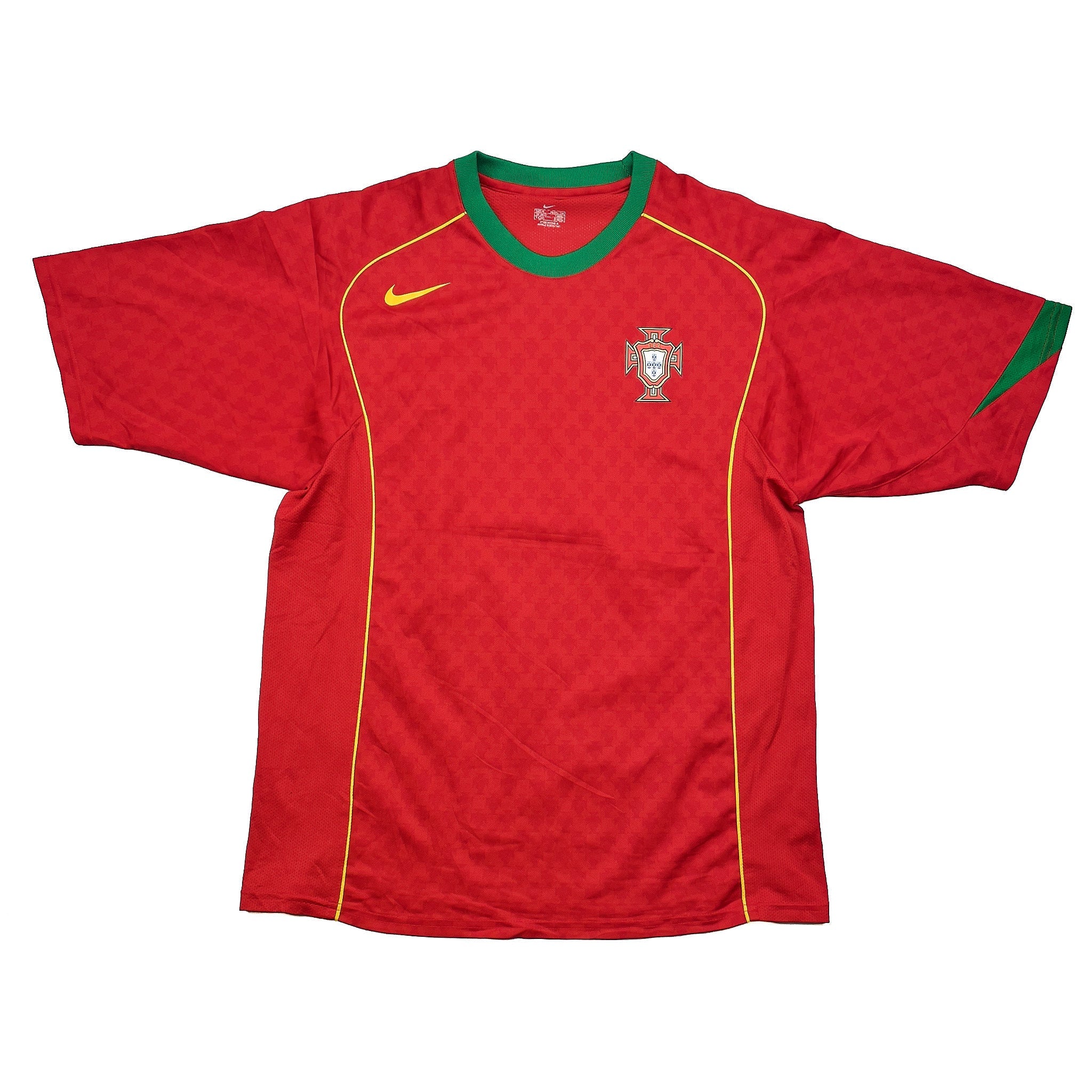 Buy 2004/06 Portugal Home Shirt (M) Nike Basic ~ Free worldwide shipping ~ Authentic Vintage Football Shirts from Cult Kits