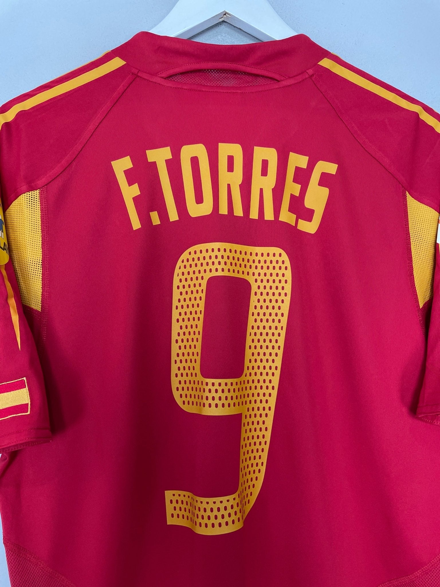 Shop 2004/06 SPAIN F.TORRES #9 HOME SHIRT (M) ADIDAS, classic football shirts, vintage football shirts & retro soccer jerseys at Cult Kits