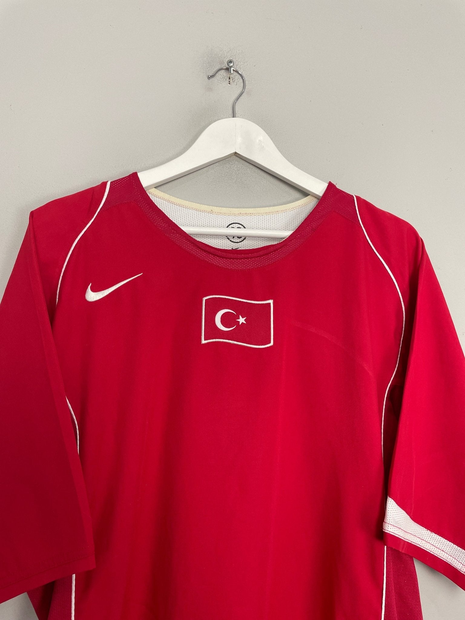 Shop 2004/06 TURKEY #17 HOME SHIRT (XL) NIKE, classic football shirts, vintage football shirts & retro soccer jerseys at Cult Kits