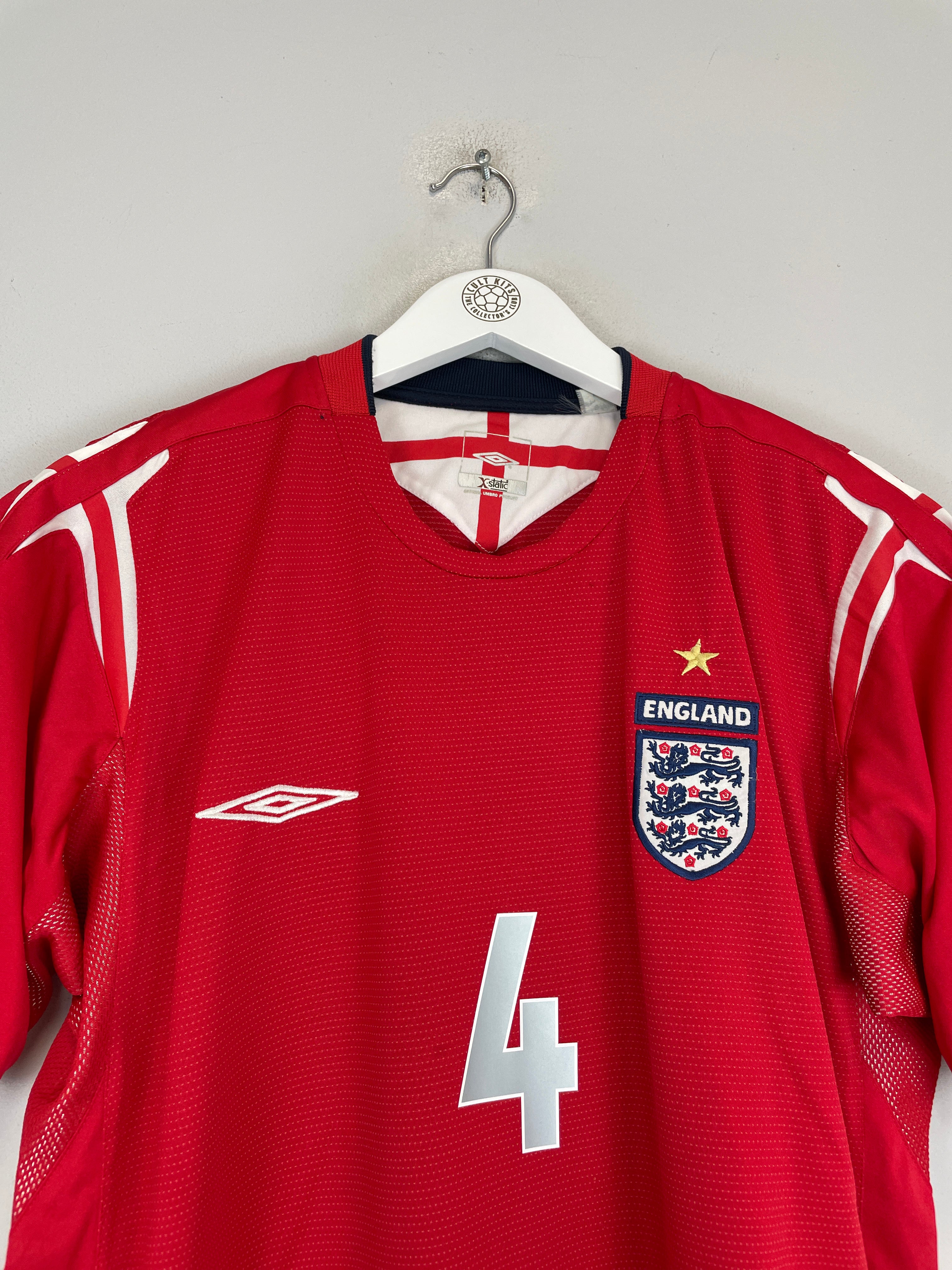 2004/06 ENGLAND GERRARD #4 AWAY SHIRT (M) UMBRO COLLAR DETAIL RED WHITE BADGE CREST EMBLEM LOGO STAR 