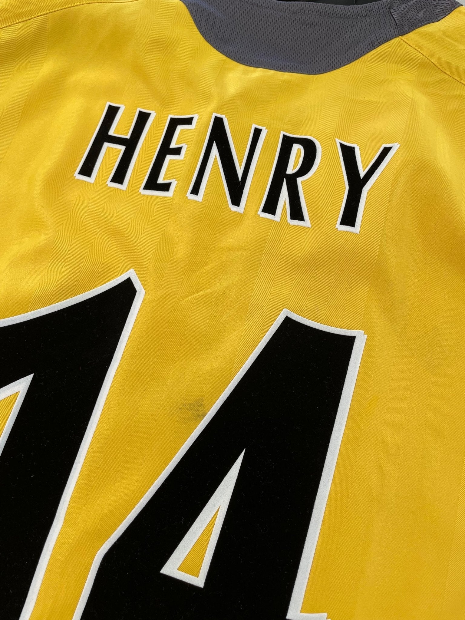 Buy 2005/06 Arsenal Henry 14 Away Shirt (M) Nike ~ Free worldwide shipping ~ Authentic Vintage Football Shirts from Cult Kits