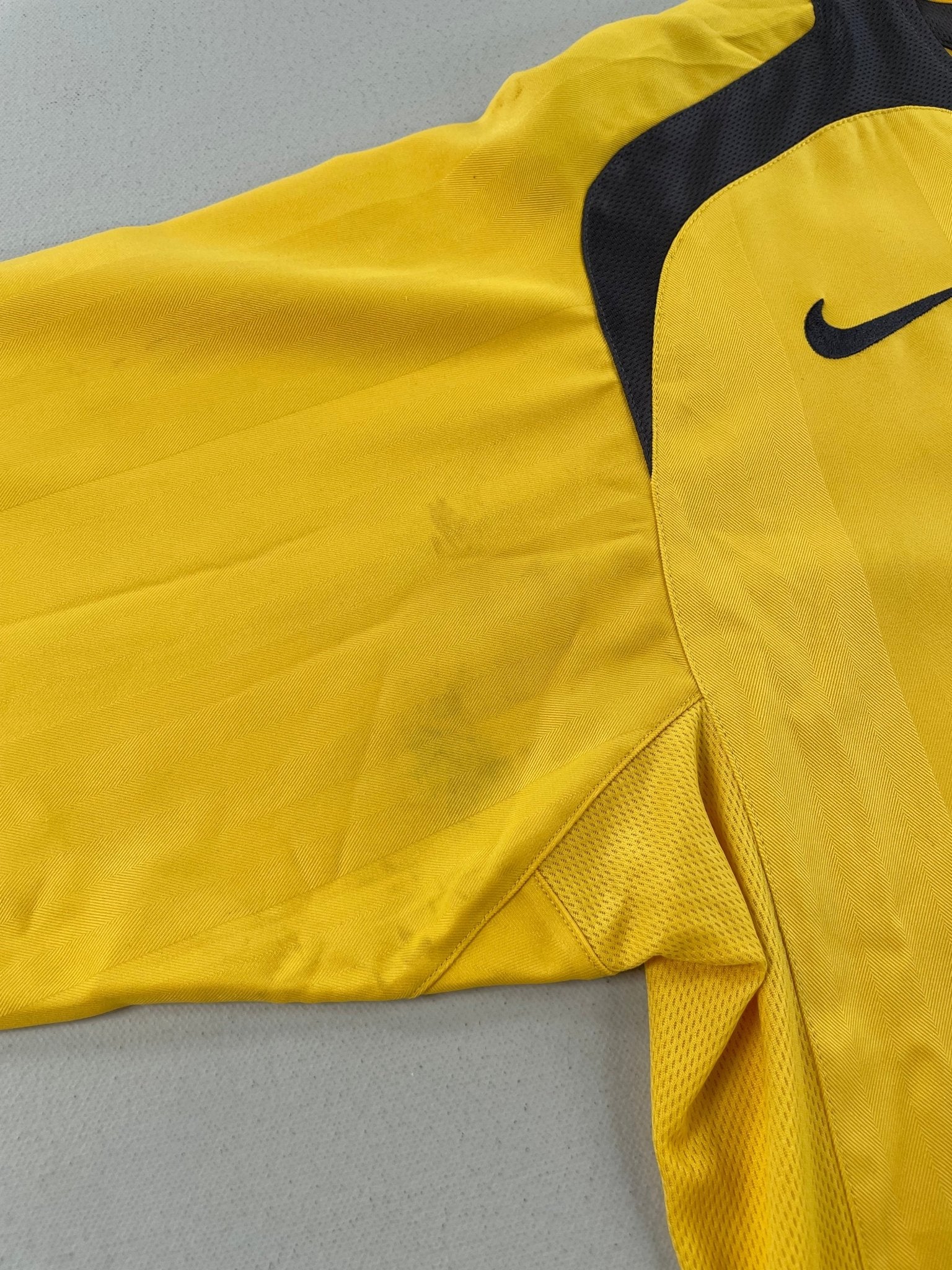 Buy 2005/06 Arsenal Henry 14 Away Shirt (M) Nike ~ Free worldwide shipping ~ Authentic Vintage Football Shirts from Cult Kits